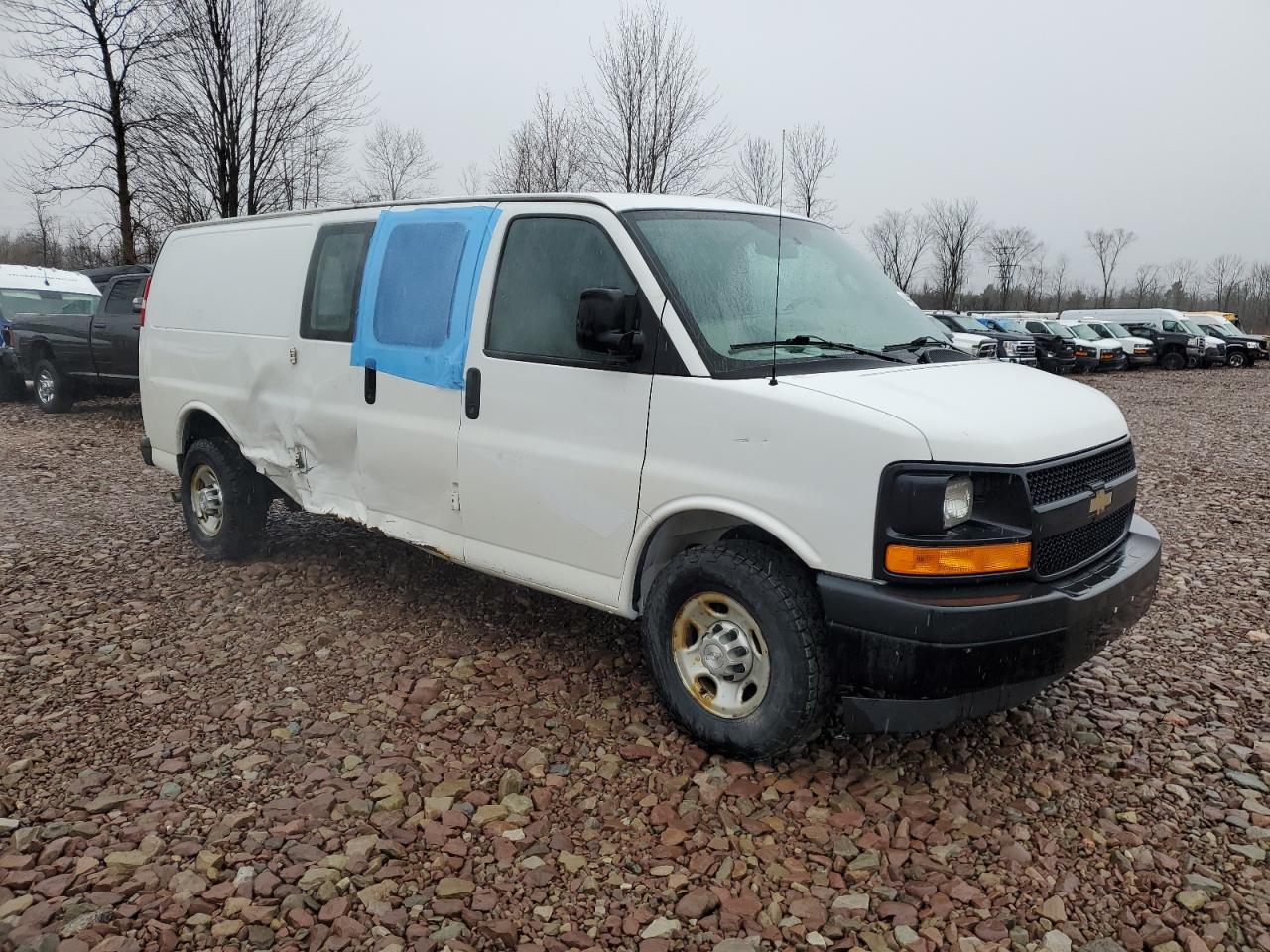 Photo 3 VIN: 1GCWGBFG0H1139041 - CHEVROLET EXPRESS 