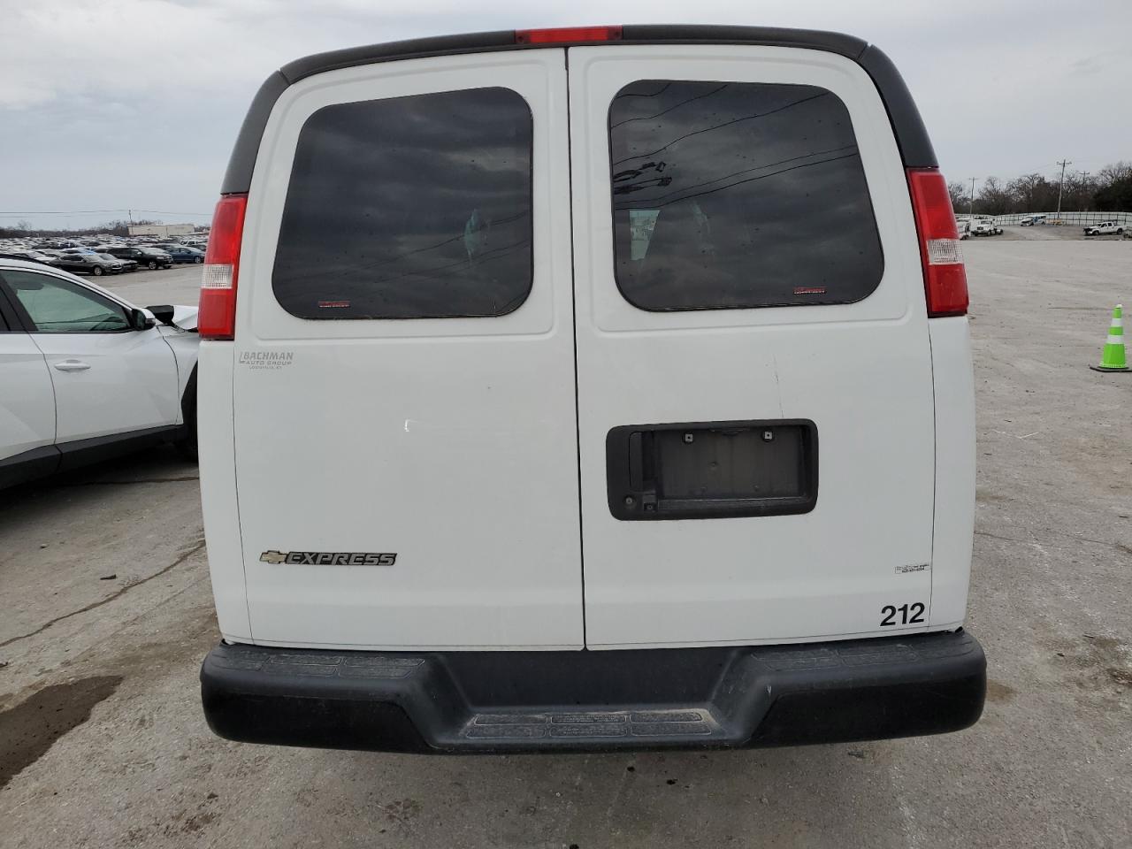 Photo 5 VIN: 1GCWGBFG1K1230312 - CHEVROLET EXPRESS 