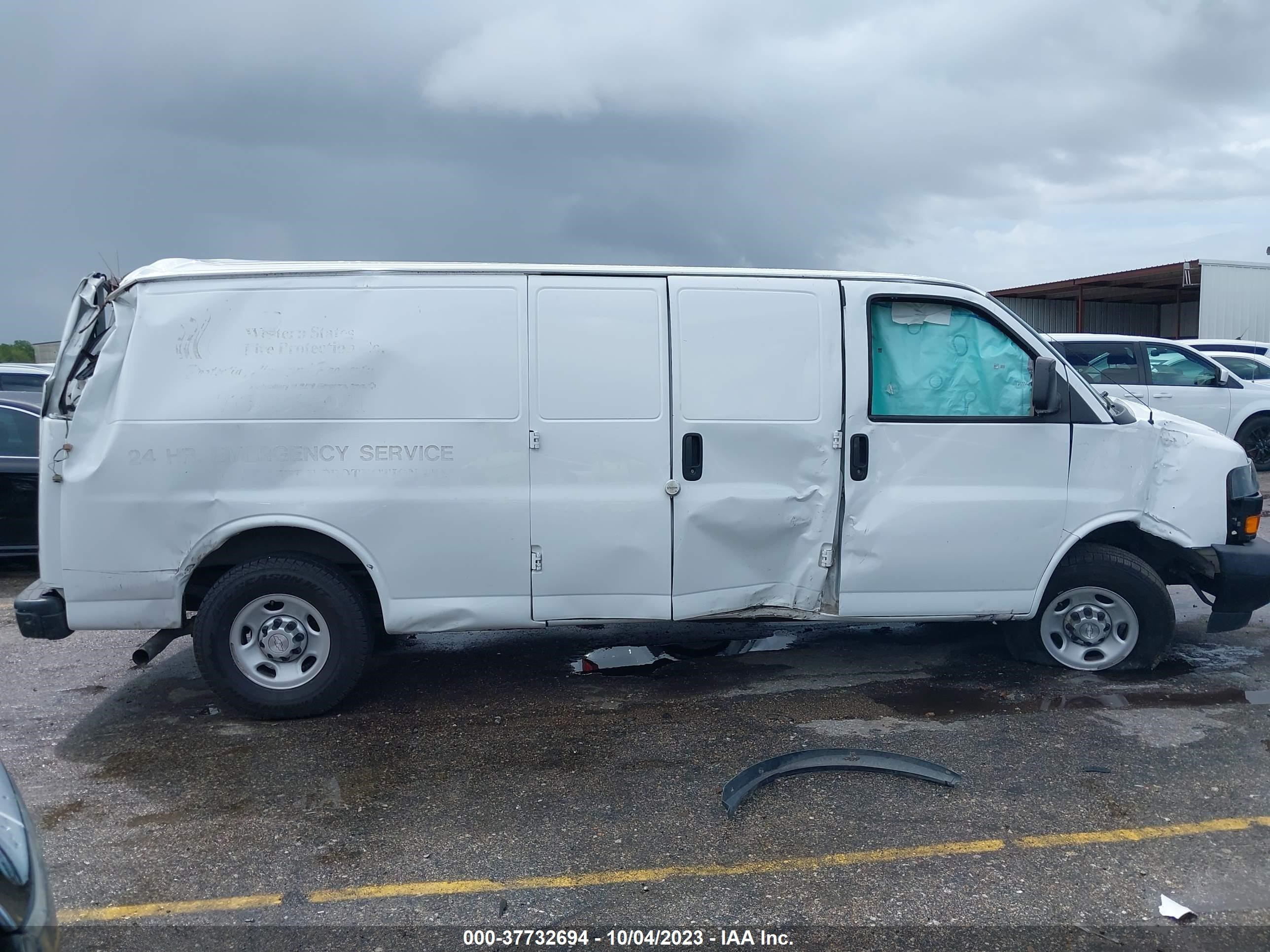 Photo 12 VIN: 1GCWGBFG8K1366324 - CHEVROLET EXPRESS 2500 