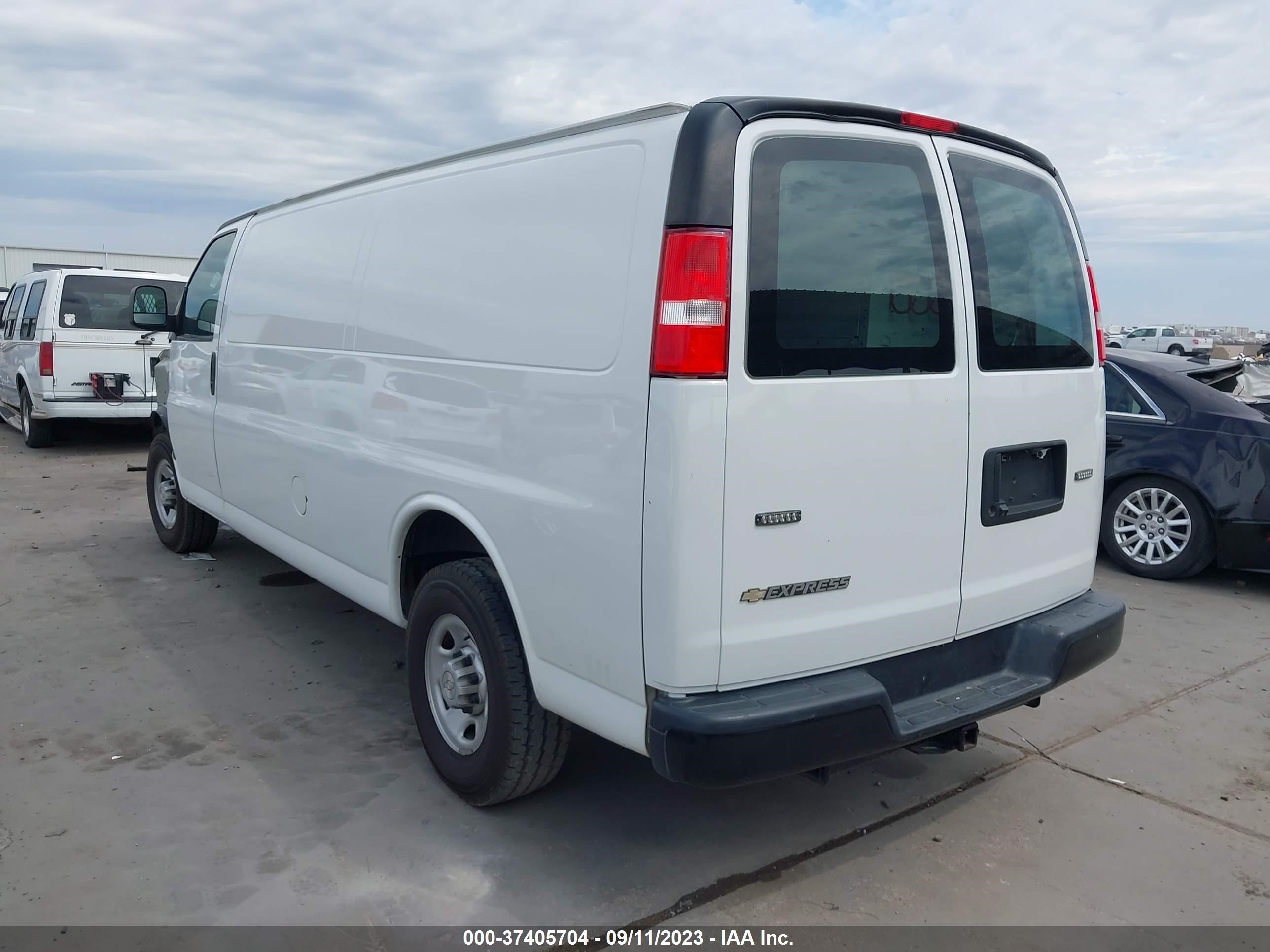 Photo 2 VIN: 1GCWGBFG9L1126877 - CHEVROLET EXPRESS 