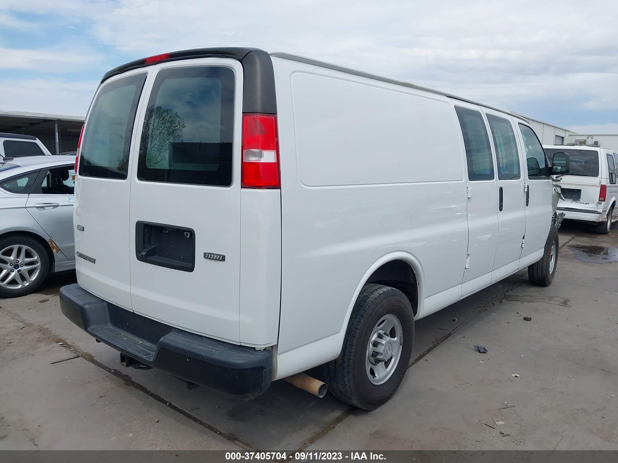 Photo 3 VIN: 1GCWGBFG9L1126877 - CHEVROLET EXPRESS 