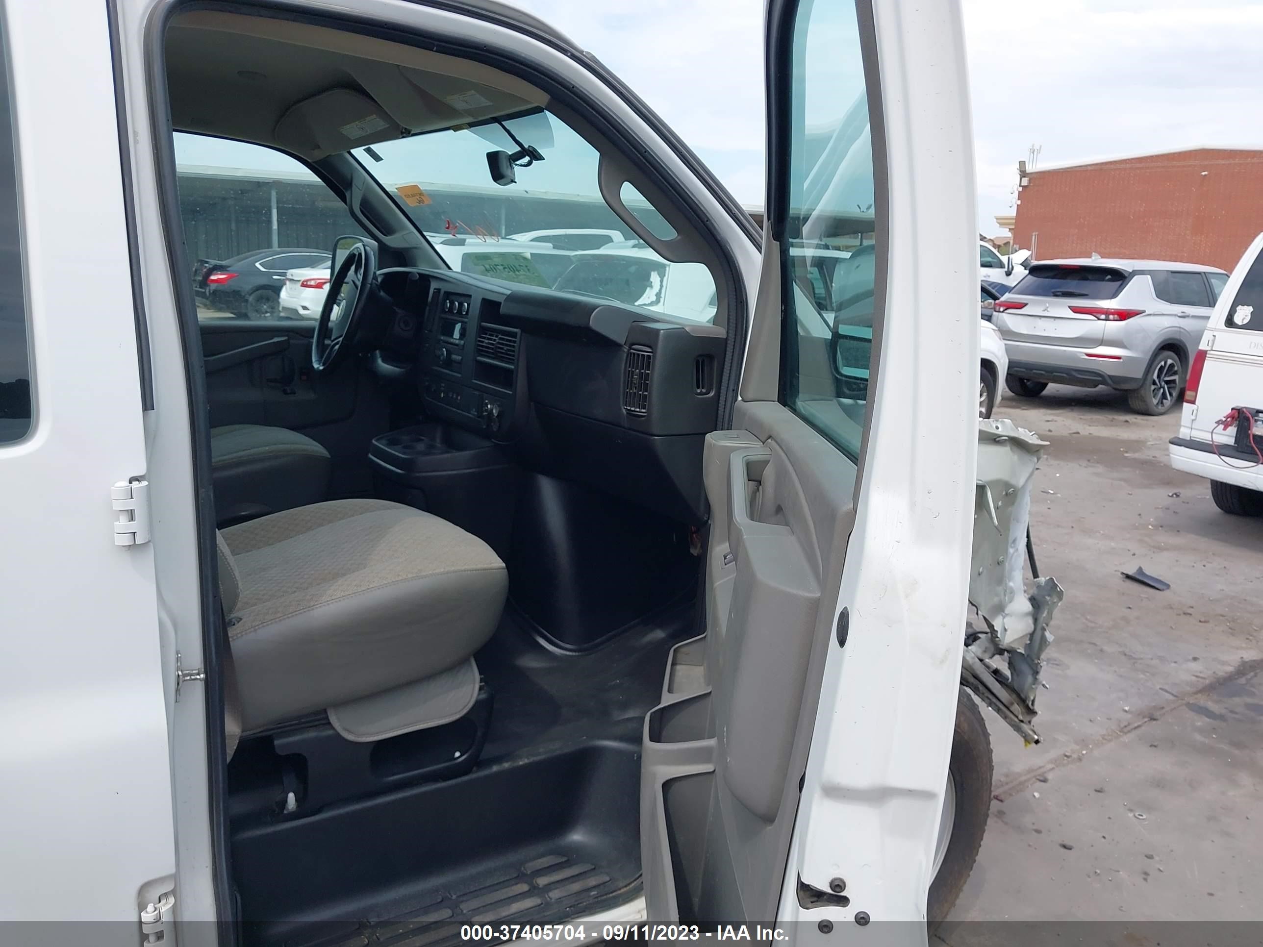 Photo 4 VIN: 1GCWGBFG9L1126877 - CHEVROLET EXPRESS 