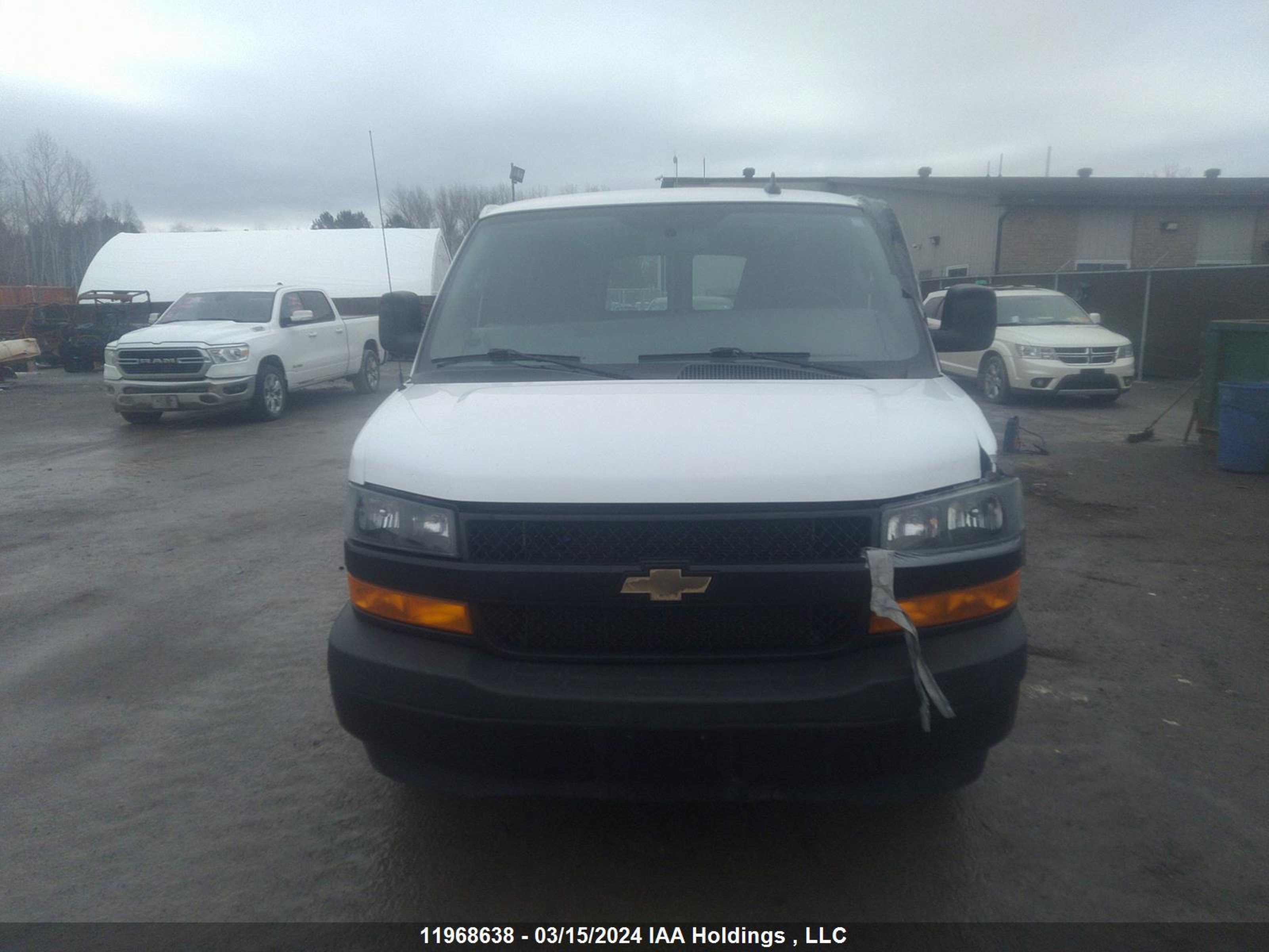 Photo 11 VIN: 1GCWGBFP0J1216142 - CHEVROLET EXPRESS 