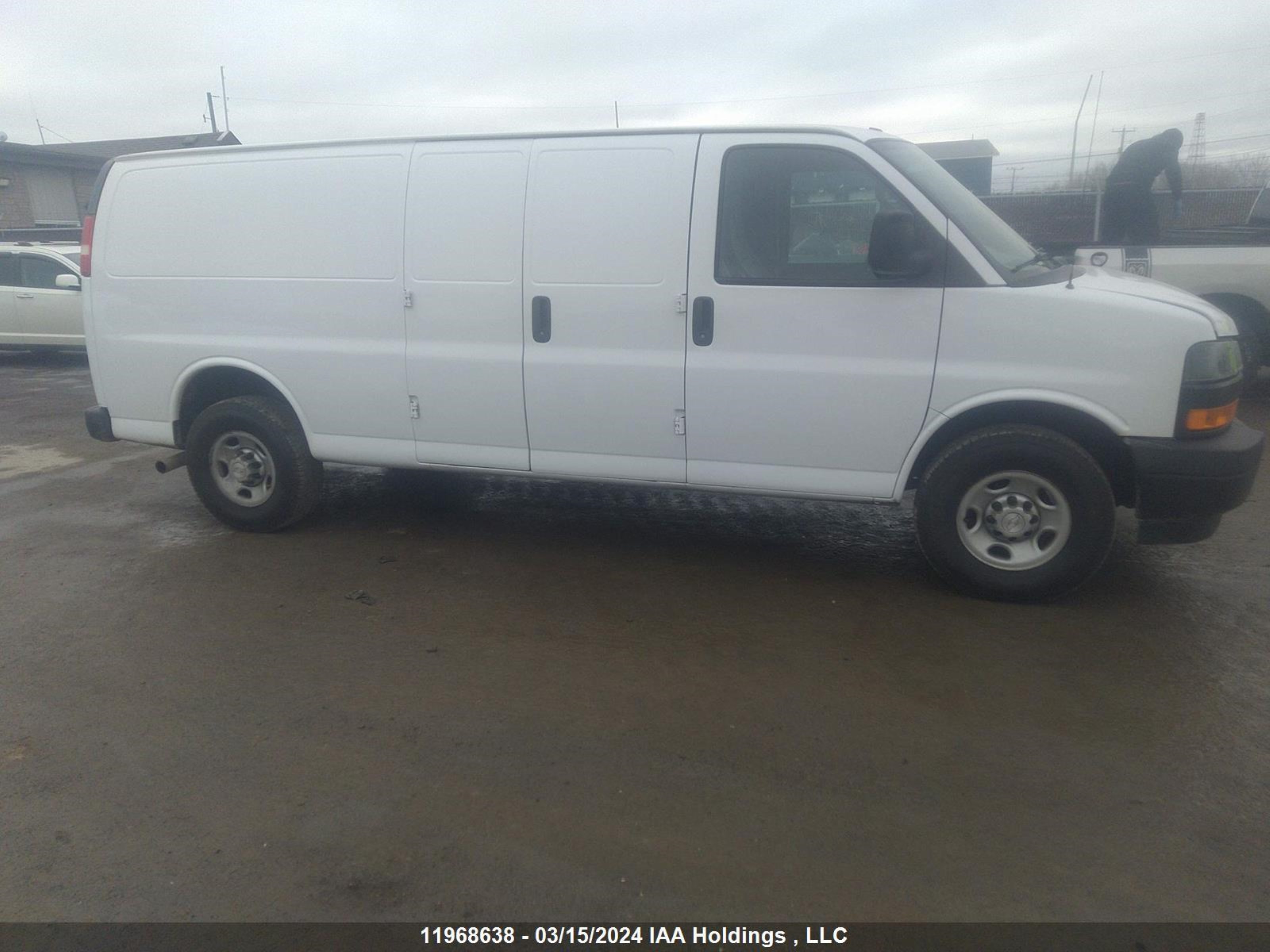 Photo 12 VIN: 1GCWGBFP0J1216142 - CHEVROLET EXPRESS 