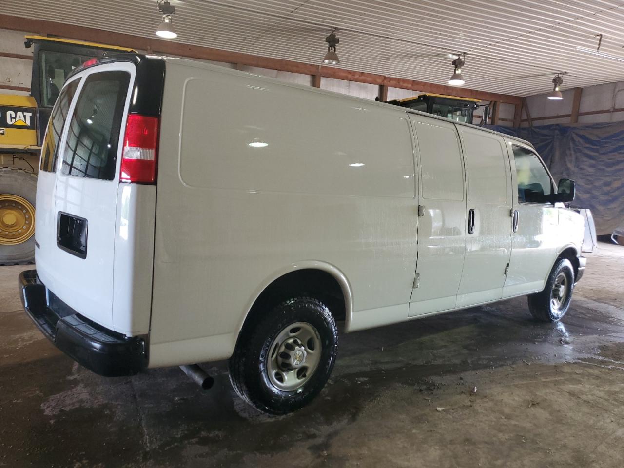 Photo 2 VIN: 1GCWGBFP0M1246195 - CHEVROLET EXPRESS 