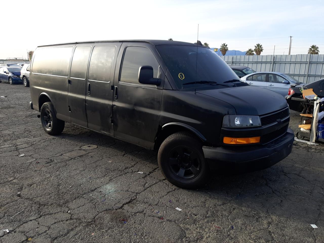 Photo 3 VIN: 1GCWGBFP3J1270597 - CHEVROLET EXPRESS 