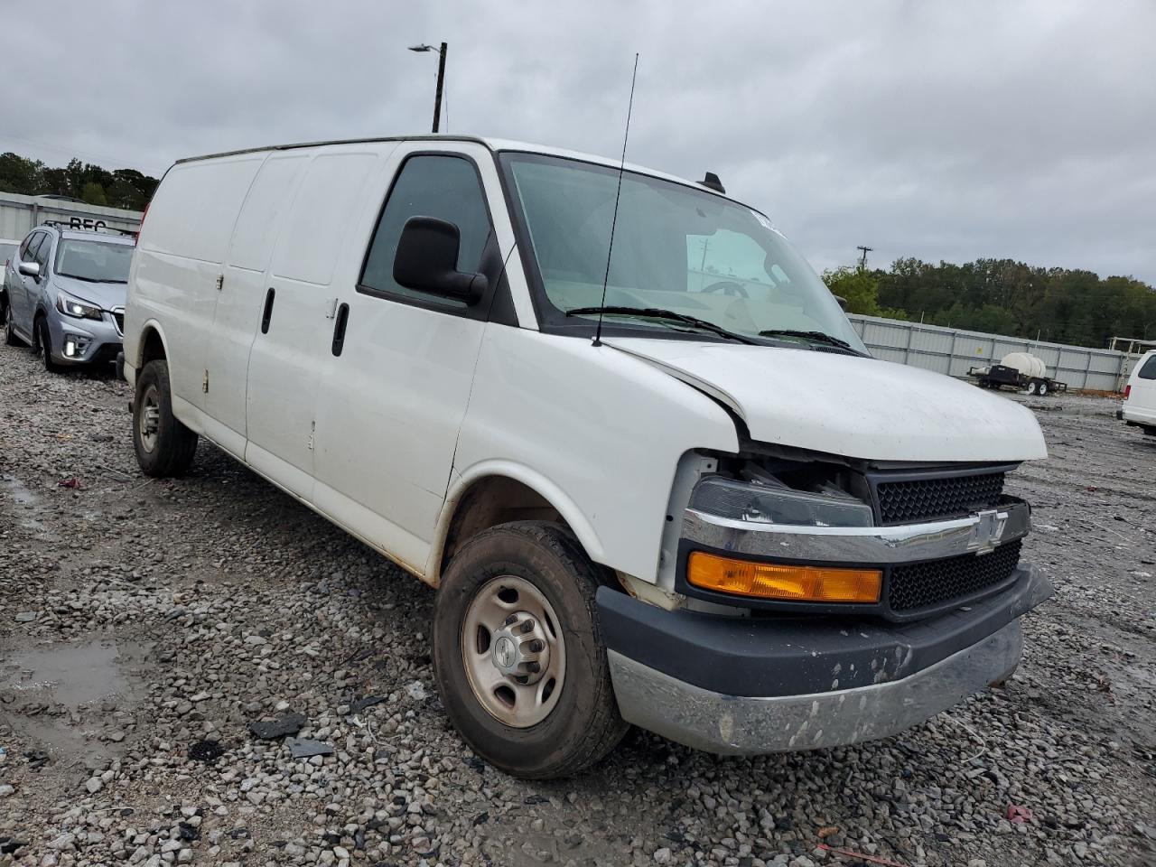 Photo 3 VIN: 1GCWGBFP3J1339336 - CHEVROLET EXPRESS 