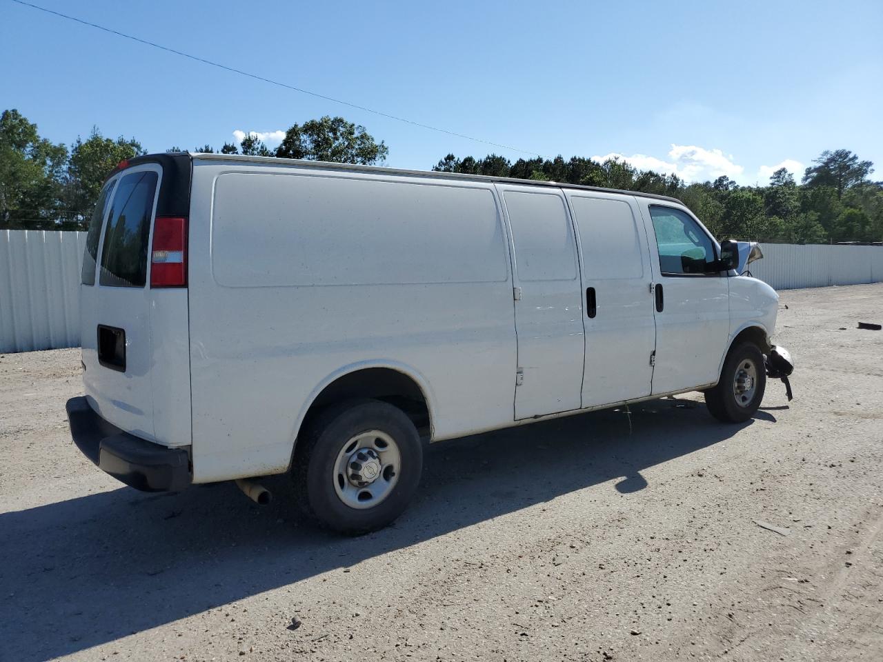 Photo 2 VIN: 1GCWGBFP4J1256515 - CHEVROLET EXPRESS 