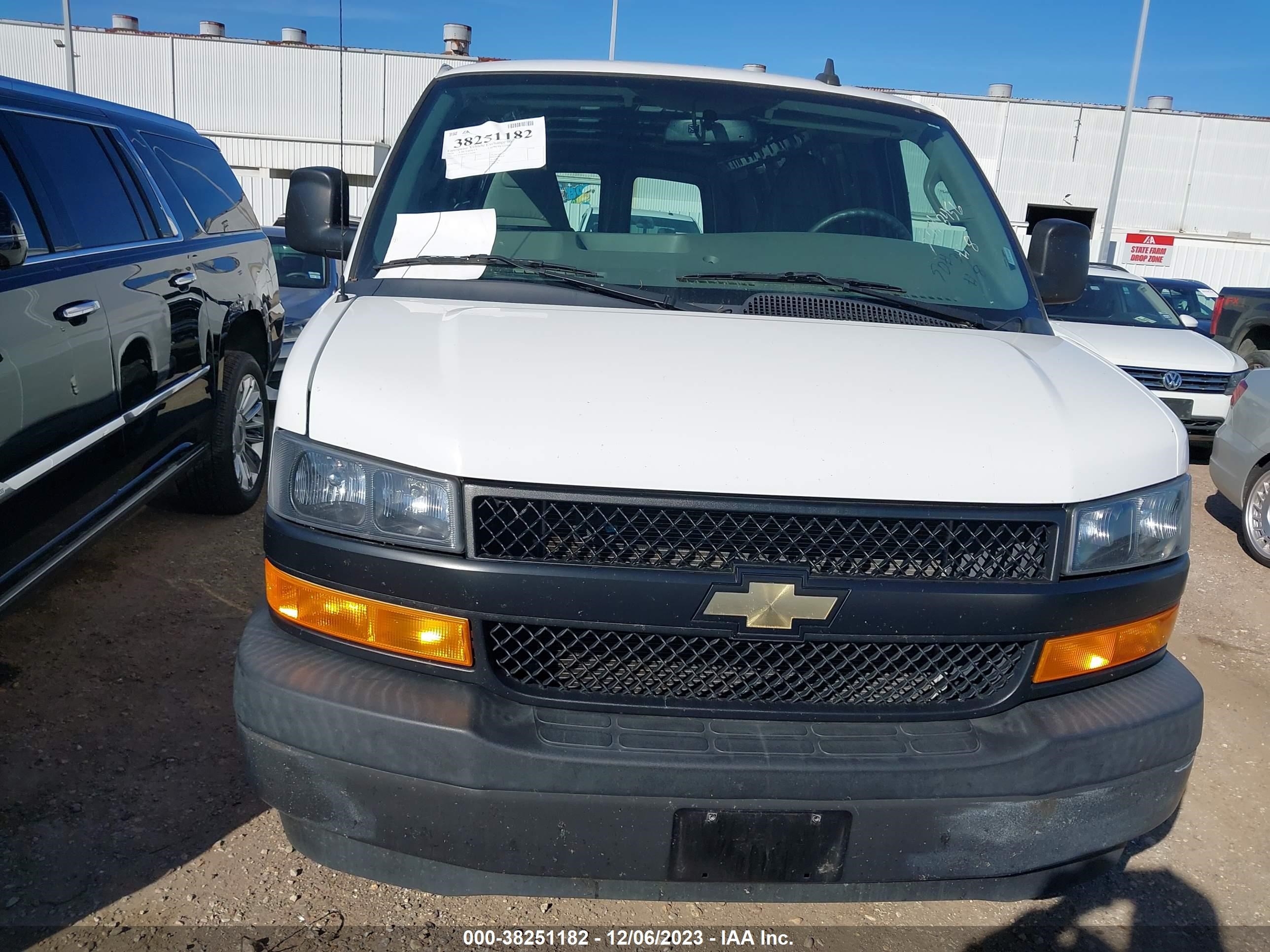 Photo 11 VIN: 1GCWGBFP5L1146088 - CHEVROLET EXPRESS 