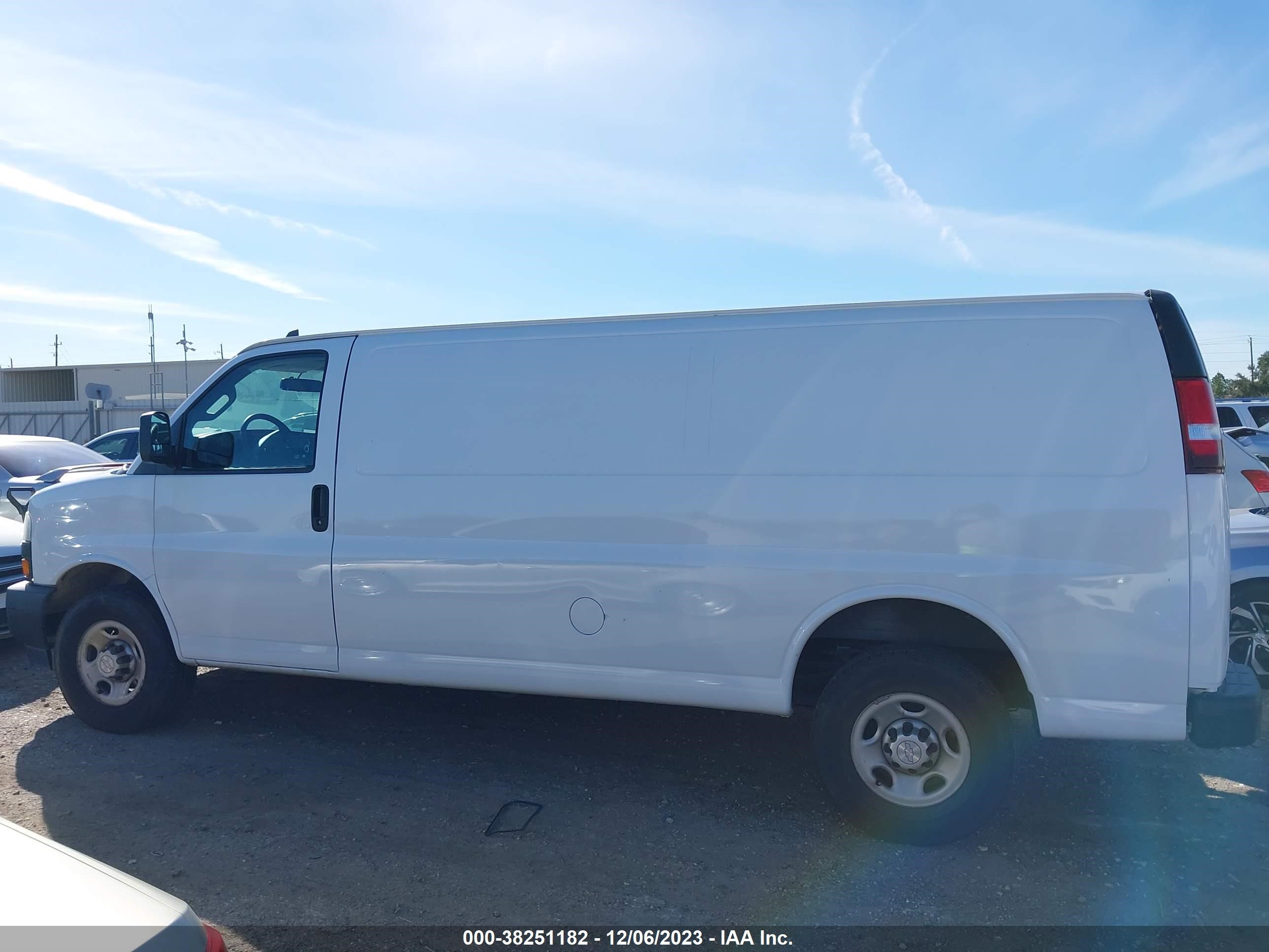 Photo 13 VIN: 1GCWGBFP5L1146088 - CHEVROLET EXPRESS 