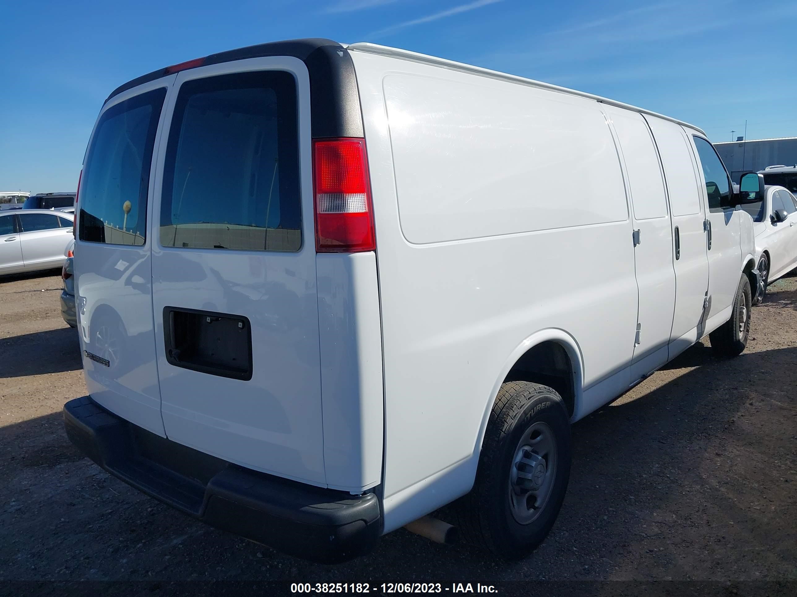 Photo 3 VIN: 1GCWGBFP5L1146088 - CHEVROLET EXPRESS 