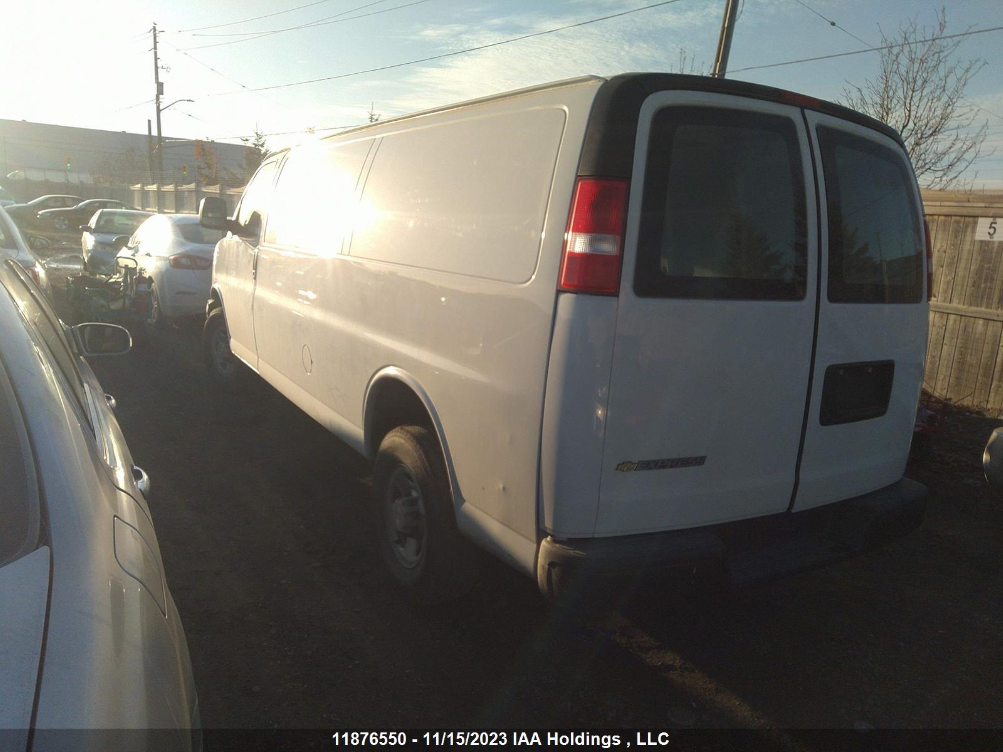 Photo 2 VIN: 1GCWGBFP6M1149311 - CHEVROLET EXPRESS 