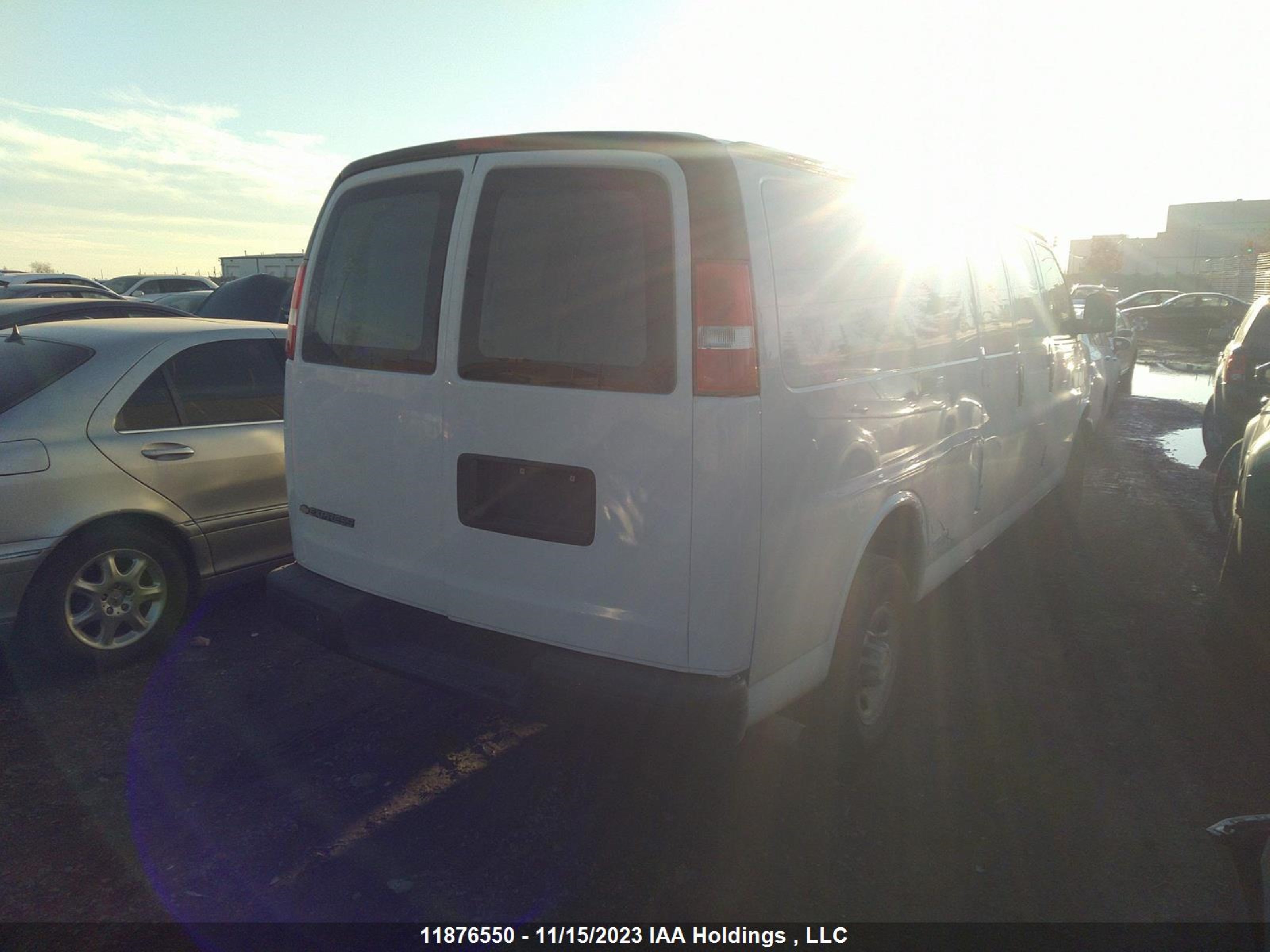 Photo 3 VIN: 1GCWGBFP6M1149311 - CHEVROLET EXPRESS 