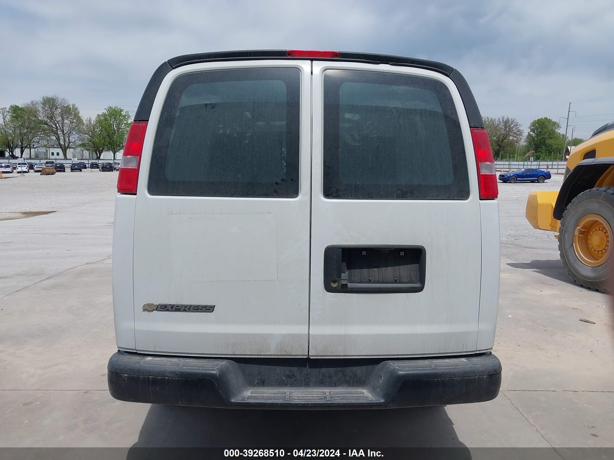 Photo 15 VIN: 1GCWGBFP6N1232092 - CHEVROLET EXPRESS 