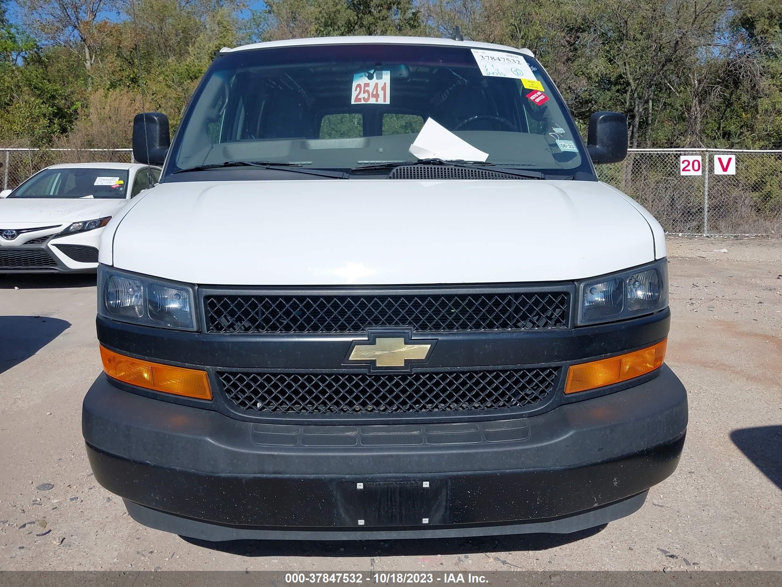 Photo 11 VIN: 1GCWGBFP7M1268274 - CHEVROLET EXPRESS 