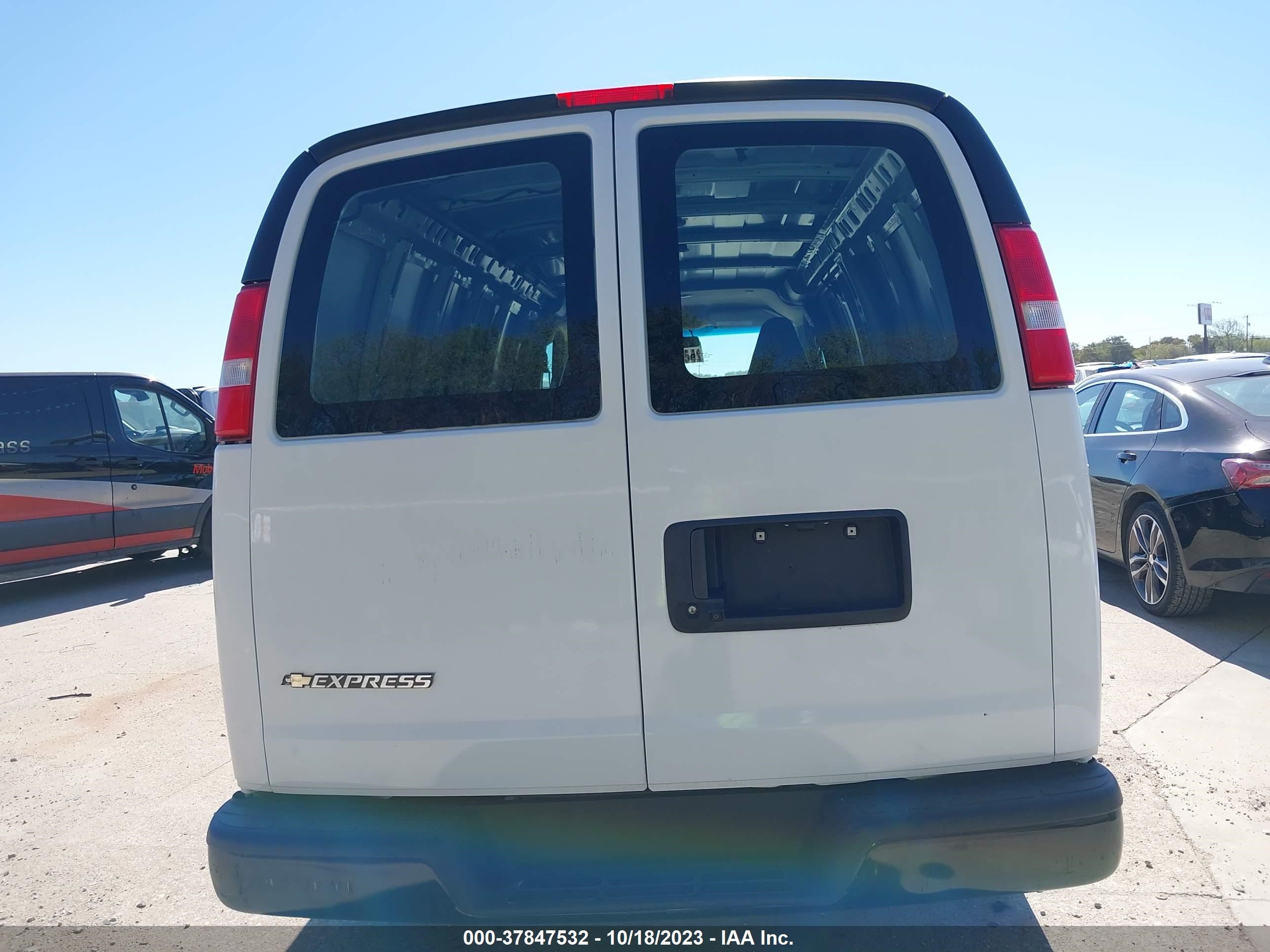 Photo 15 VIN: 1GCWGBFP7M1268274 - CHEVROLET EXPRESS 