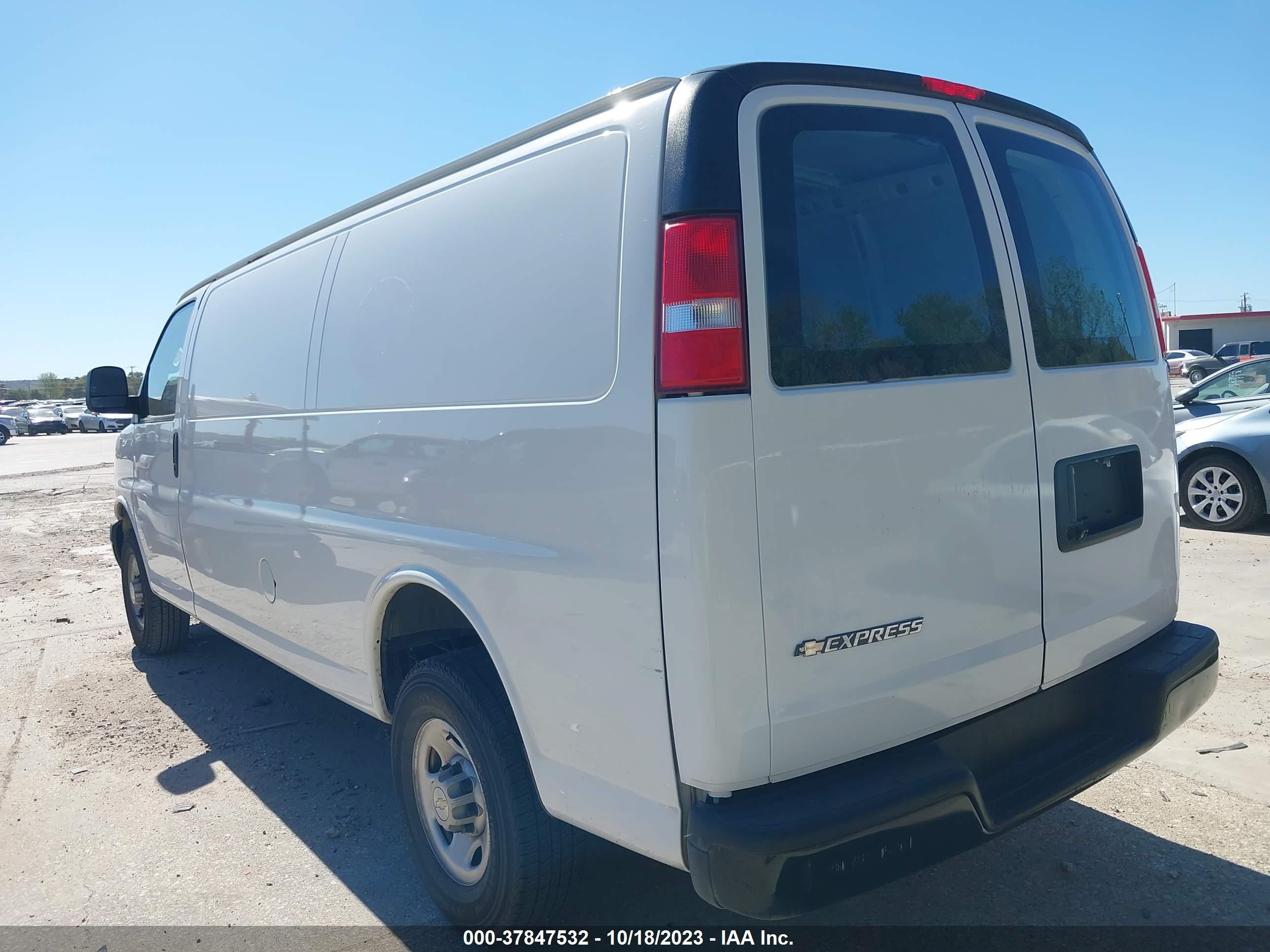 Photo 2 VIN: 1GCWGBFP7M1268274 - CHEVROLET EXPRESS 