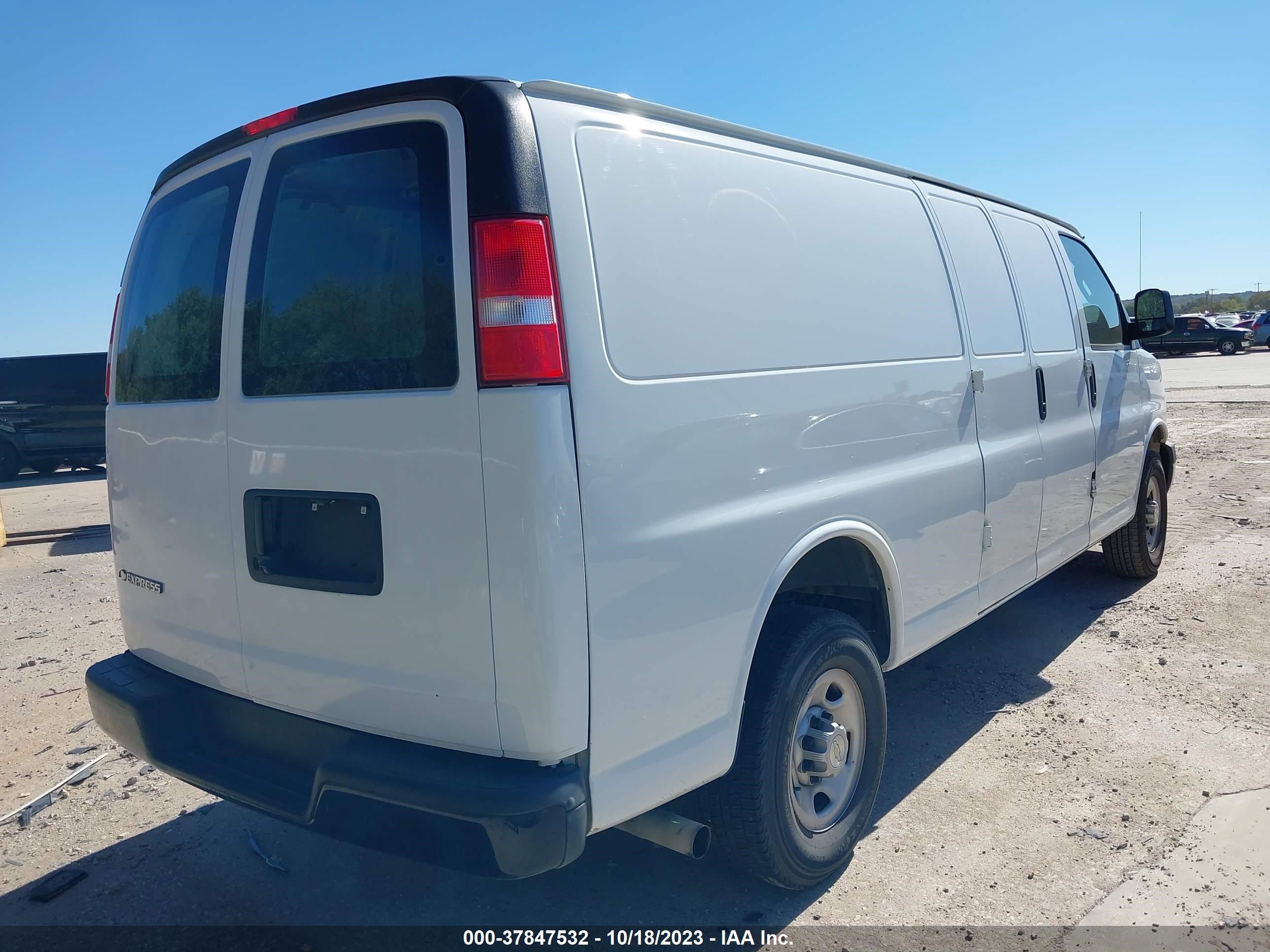 Photo 3 VIN: 1GCWGBFP7M1268274 - CHEVROLET EXPRESS 