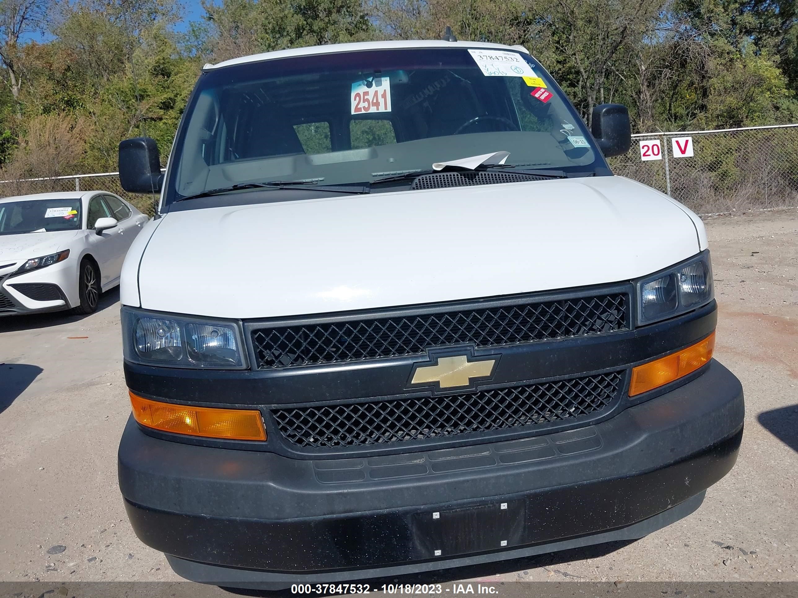 Photo 5 VIN: 1GCWGBFP7M1268274 - CHEVROLET EXPRESS 