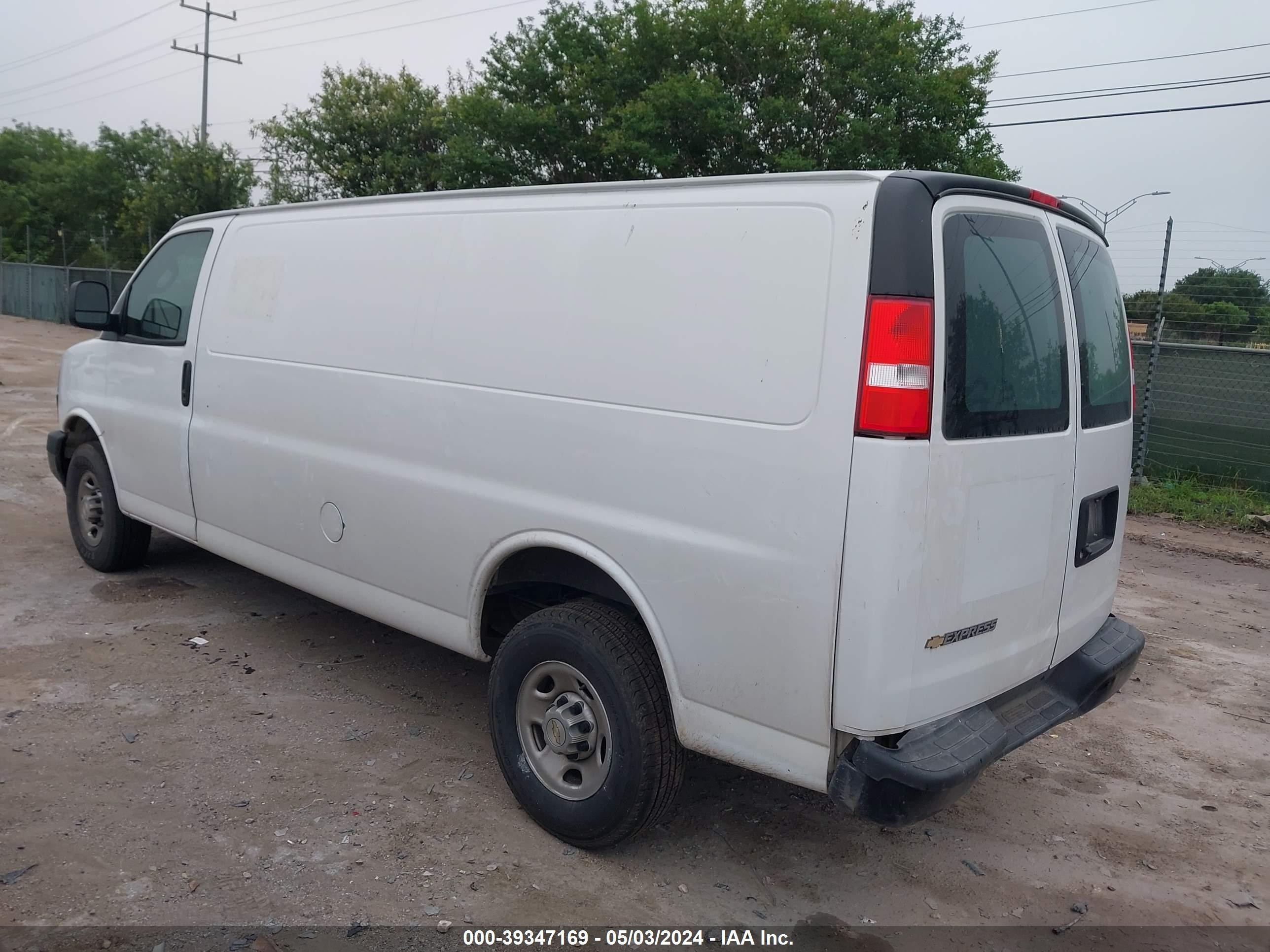 Photo 2 VIN: 1GCWGBFP7N1235065 - CHEVROLET EXPRESS 