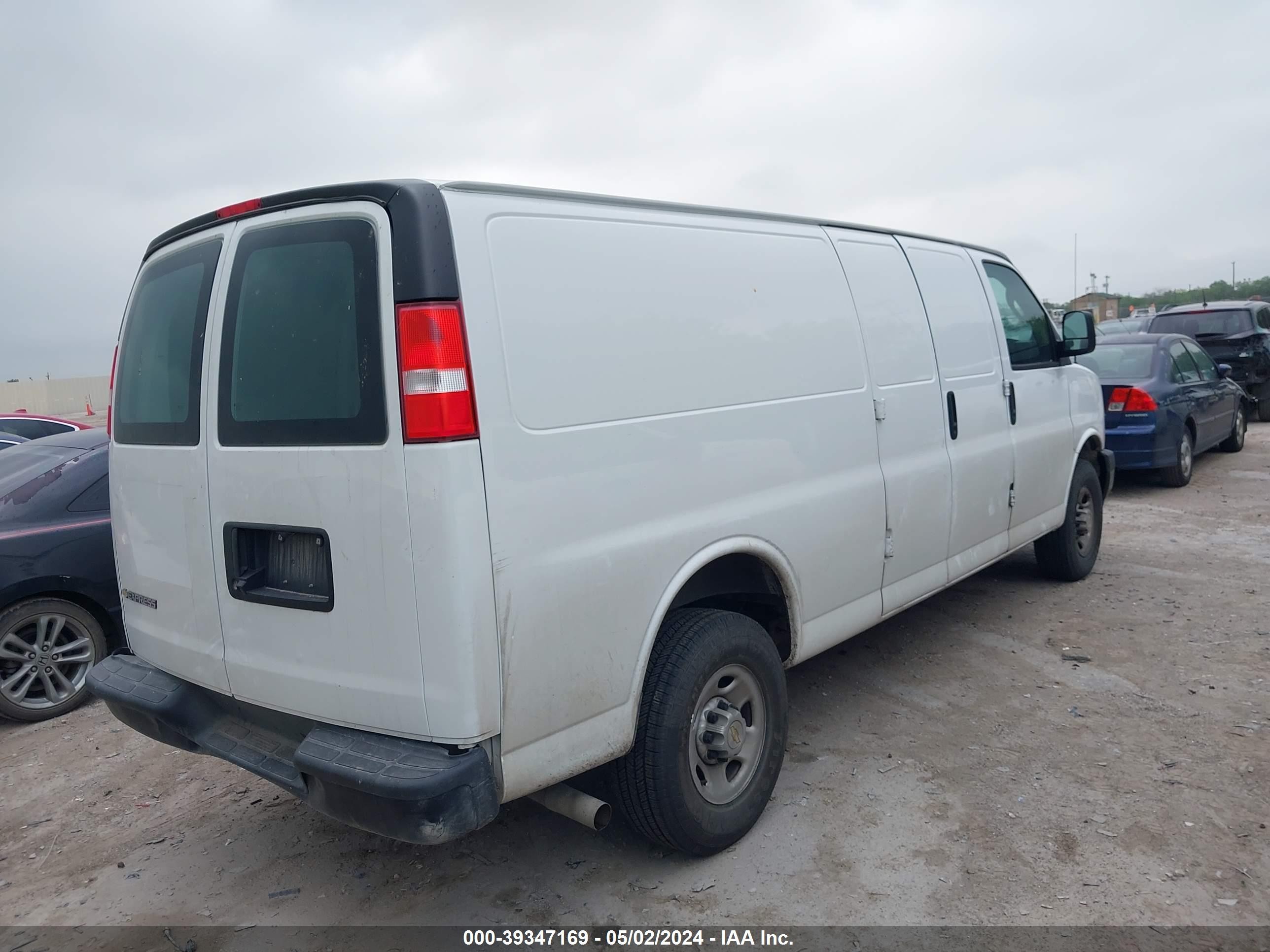 Photo 3 VIN: 1GCWGBFP7N1235065 - CHEVROLET EXPRESS 