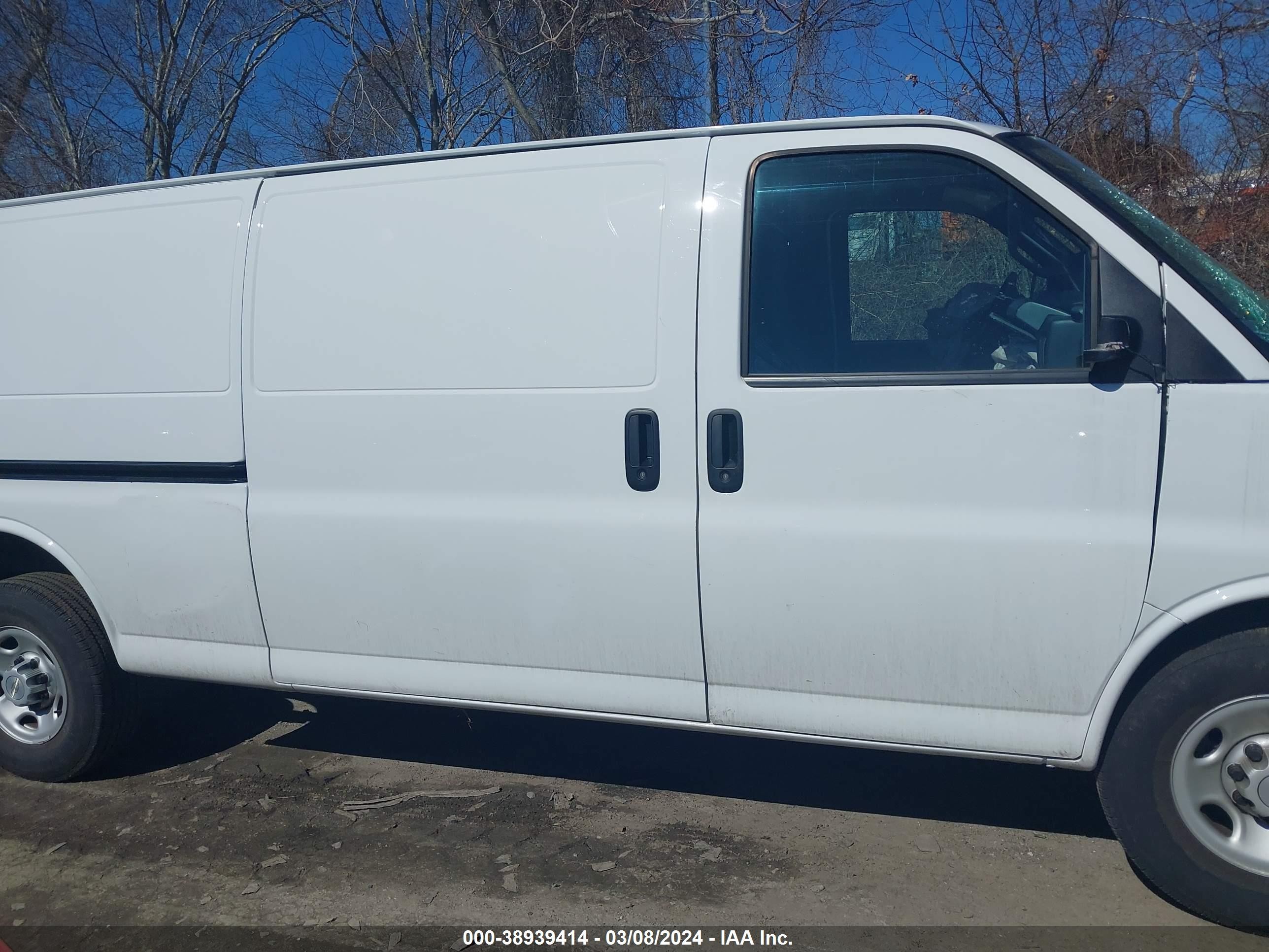 Photo 12 VIN: 1GCWGBFP7P1104740 - CHEVROLET EXPRESS 