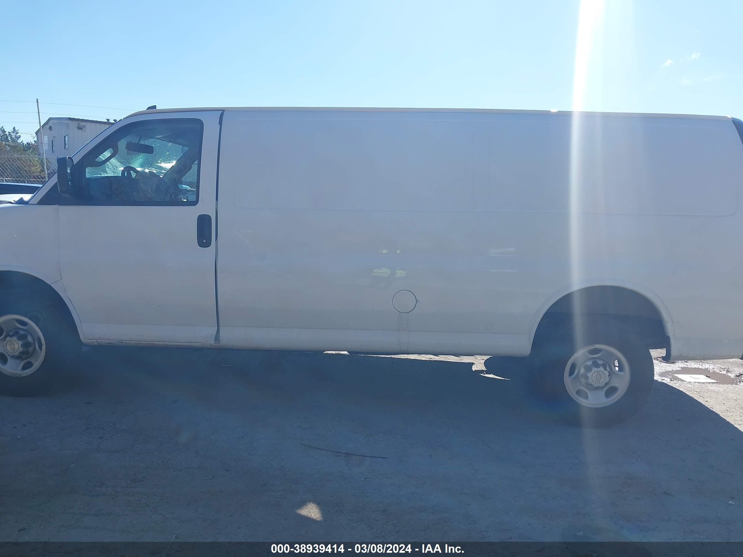 Photo 13 VIN: 1GCWGBFP7P1104740 - CHEVROLET EXPRESS 