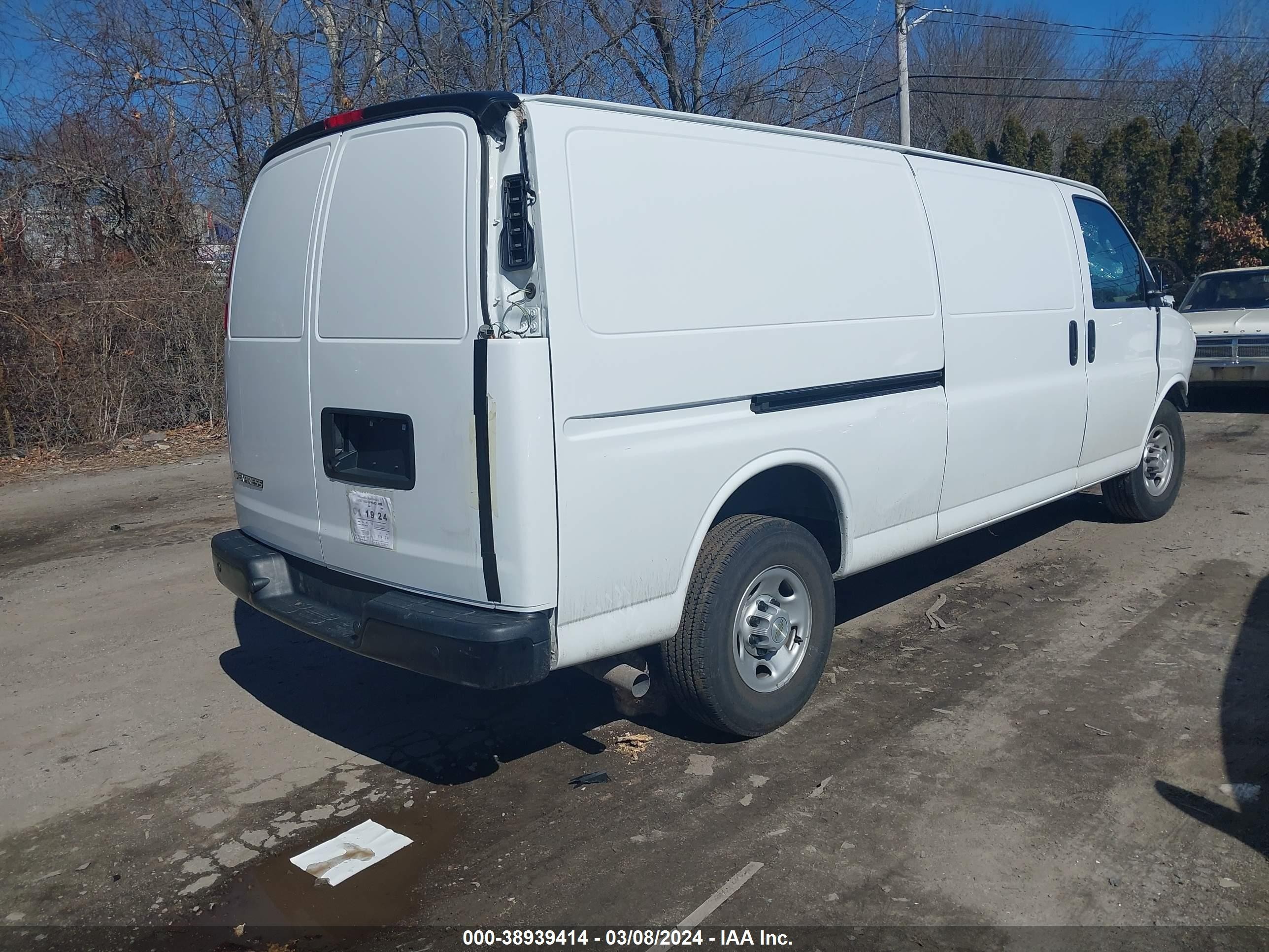 Photo 3 VIN: 1GCWGBFP7P1104740 - CHEVROLET EXPRESS 