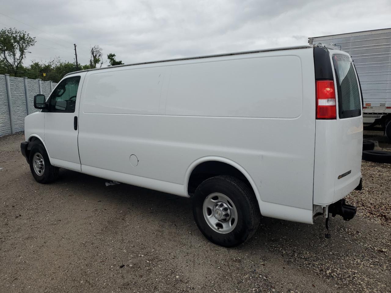 Photo 1 VIN: 1GCWGBFP9J1340524 - CHEVROLET EXPRESS 