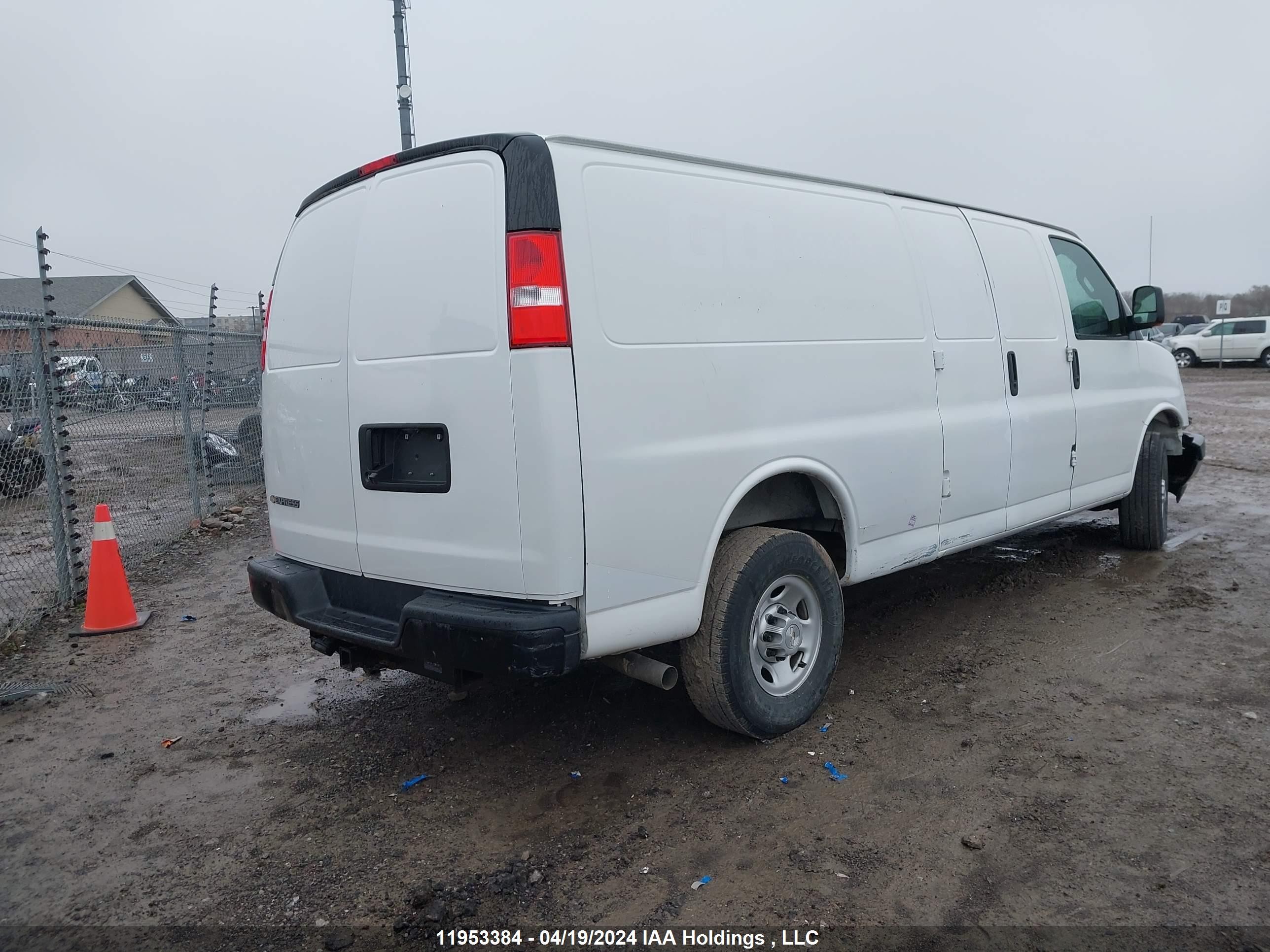 Photo 3 VIN: 1GCWGBFP9L1119945 - CHEVROLET EXPRESS 