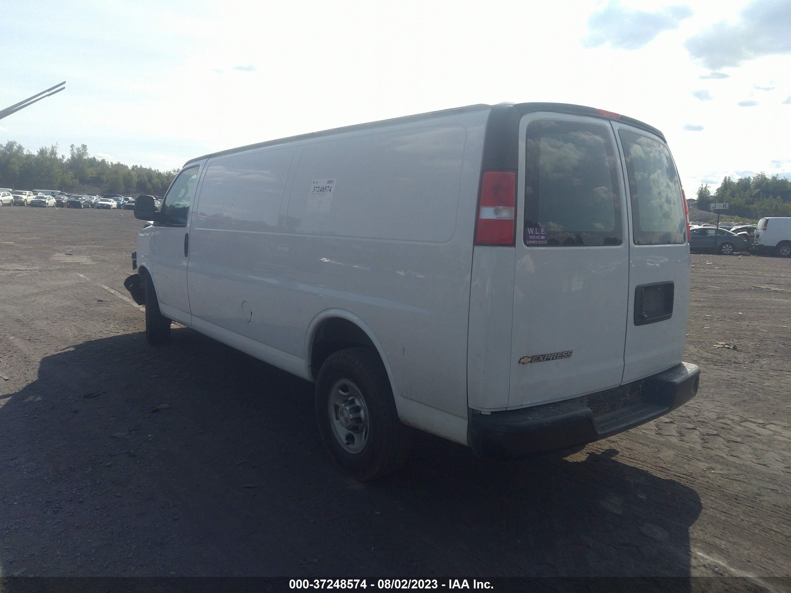 Photo 2 VIN: 1GCWGBFP9L1146594 - CHEVROLET EXPRESS 