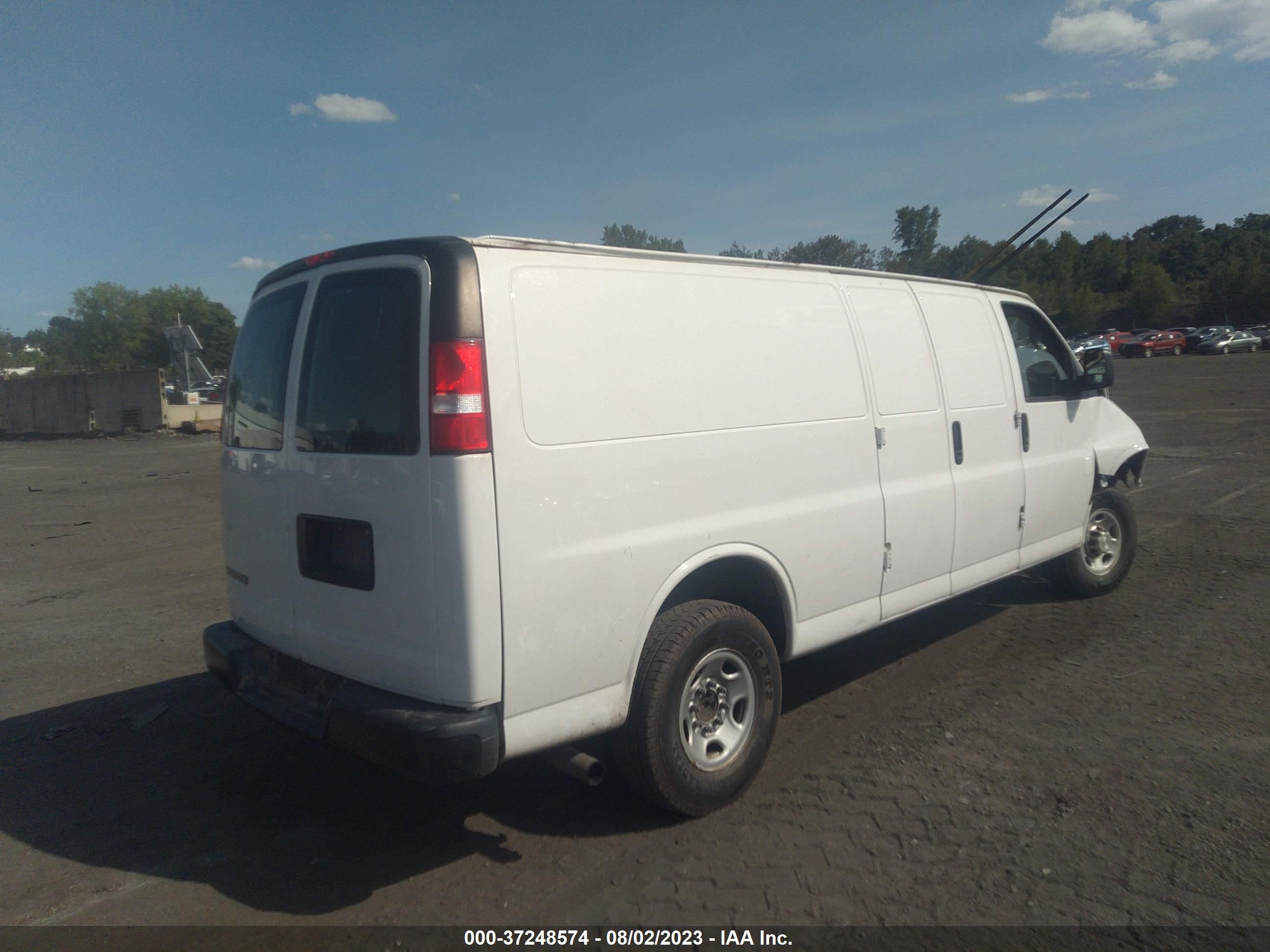 Photo 3 VIN: 1GCWGBFP9L1146594 - CHEVROLET EXPRESS 