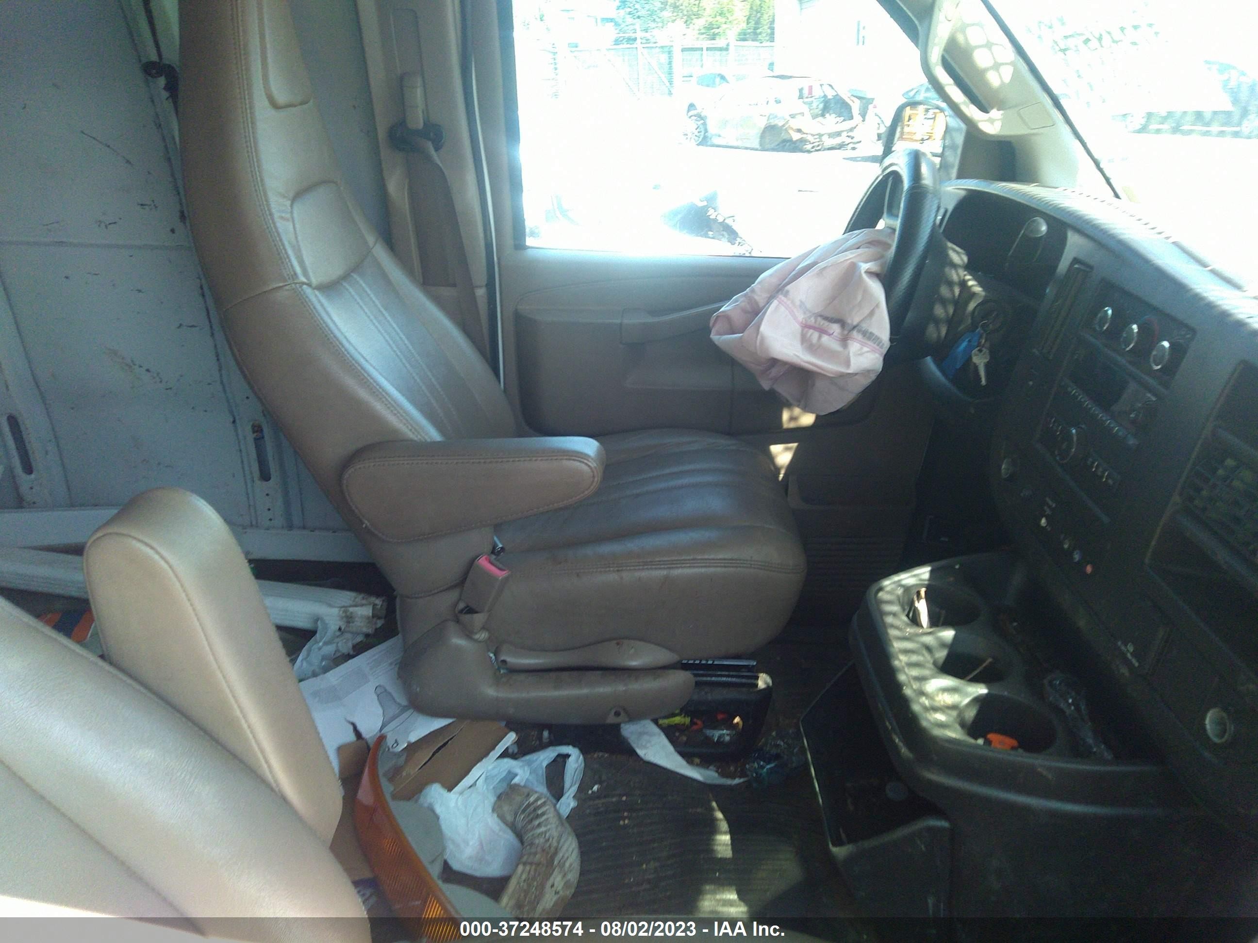 Photo 4 VIN: 1GCWGBFP9L1146594 - CHEVROLET EXPRESS 