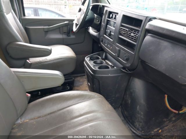 Photo 4 VIN: 1GCWGBFPXJ1333064 - CHEVROLET EXPRESS G2500 