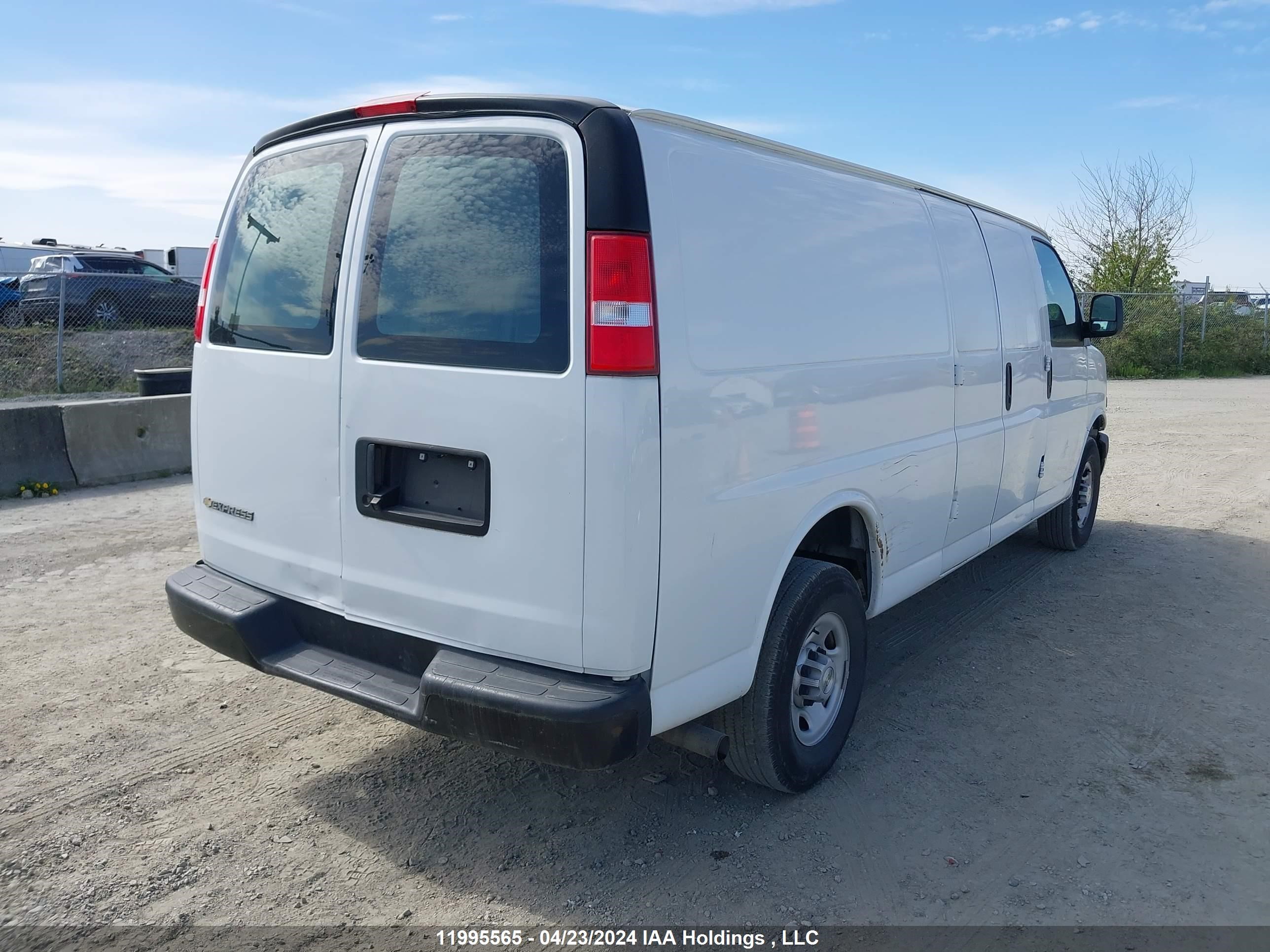 Photo 3 VIN: 1GCWGBFPXM1148470 - CHEVROLET EXPRESS 