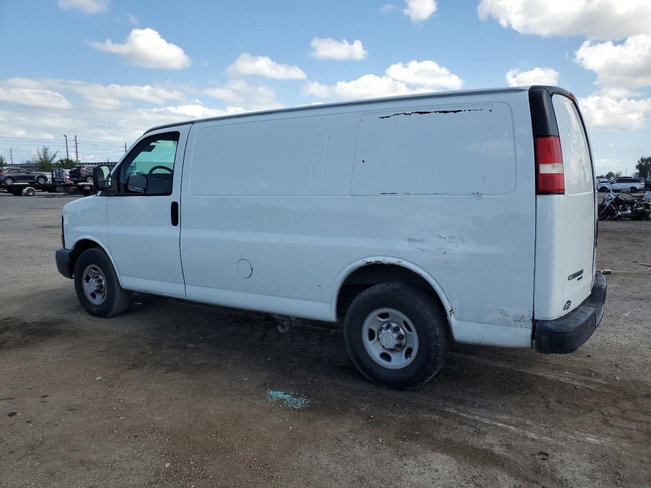 Photo 1 VIN: 1GCWGFBA2D1161884 - CHEVROLET EXPRESS 