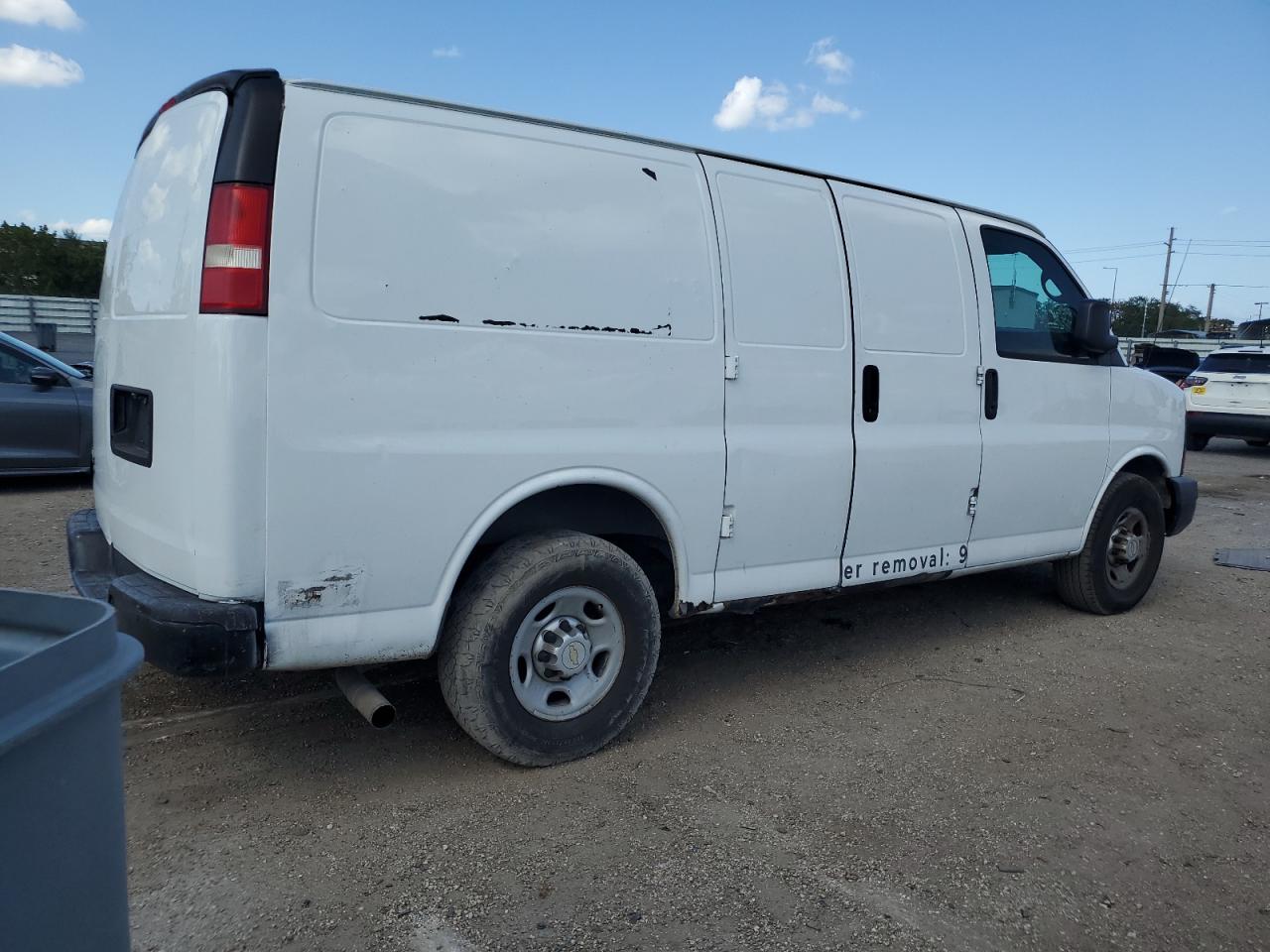 Photo 2 VIN: 1GCWGFBA2D1161884 - CHEVROLET EXPRESS 