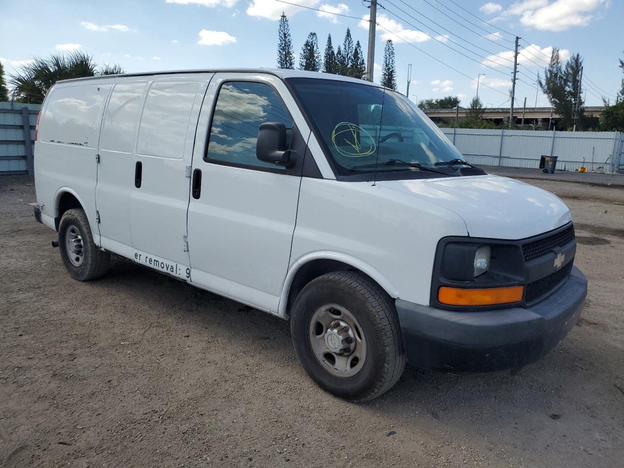 Photo 3 VIN: 1GCWGFBA2D1161884 - CHEVROLET EXPRESS 