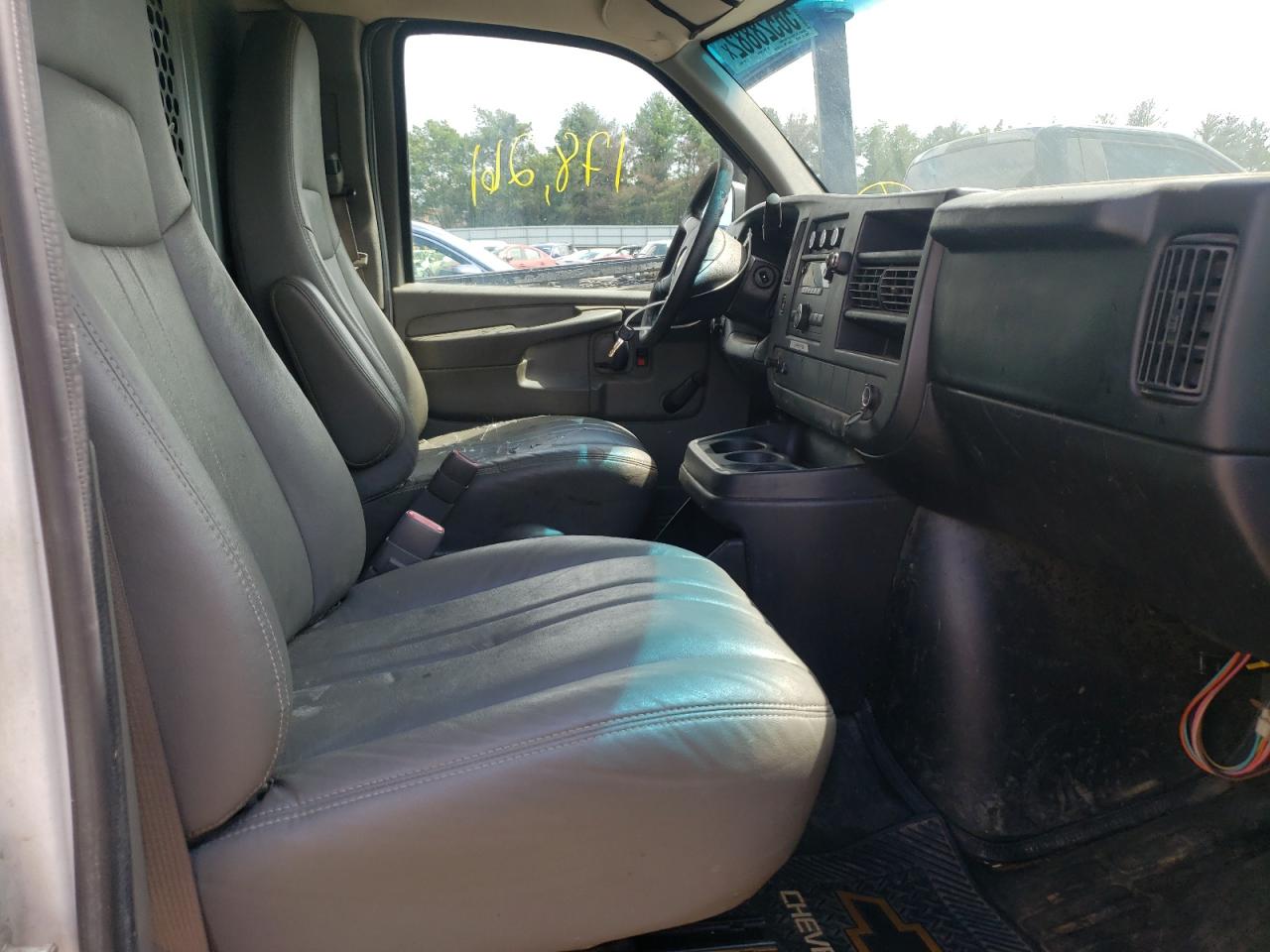 Photo 4 VIN: 1GCWGFBA4B1168316 - CHEVROLET EXPRESS 