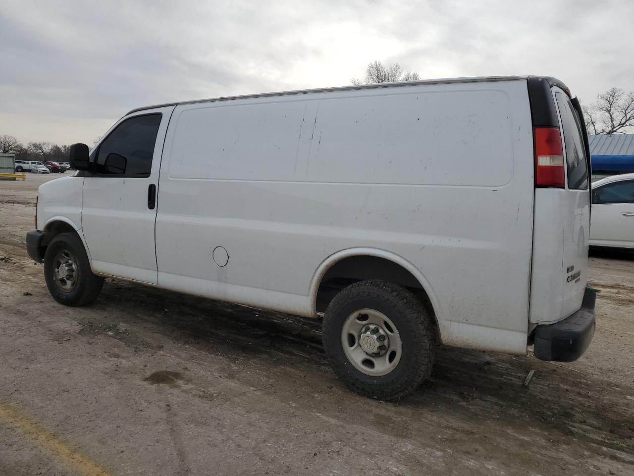 Photo 1 VIN: 1GCWGFBA5B1135177 - CHEVROLET EXPRESS 