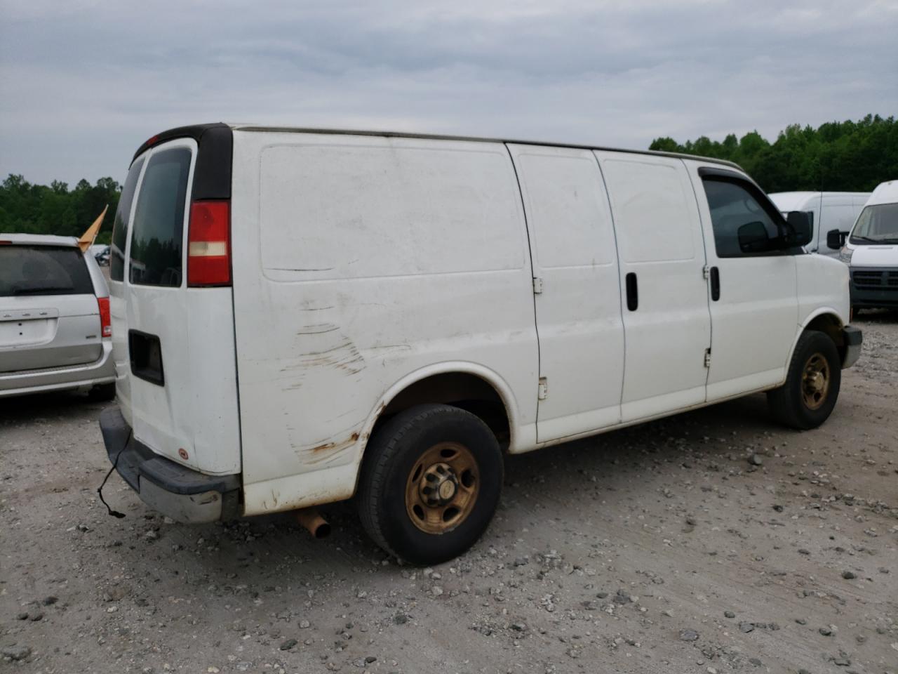 Photo 2 VIN: 1GCWGFBA8B1105395 - CHEVROLET EXPRESS 