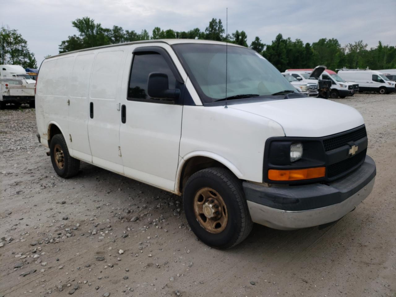 Photo 3 VIN: 1GCWGFBA8B1105395 - CHEVROLET EXPRESS 