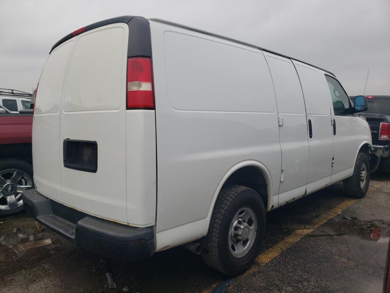 Photo 2 VIN: 1GCWGFBA9B1167260 - CHEVROLET EXPRESS 