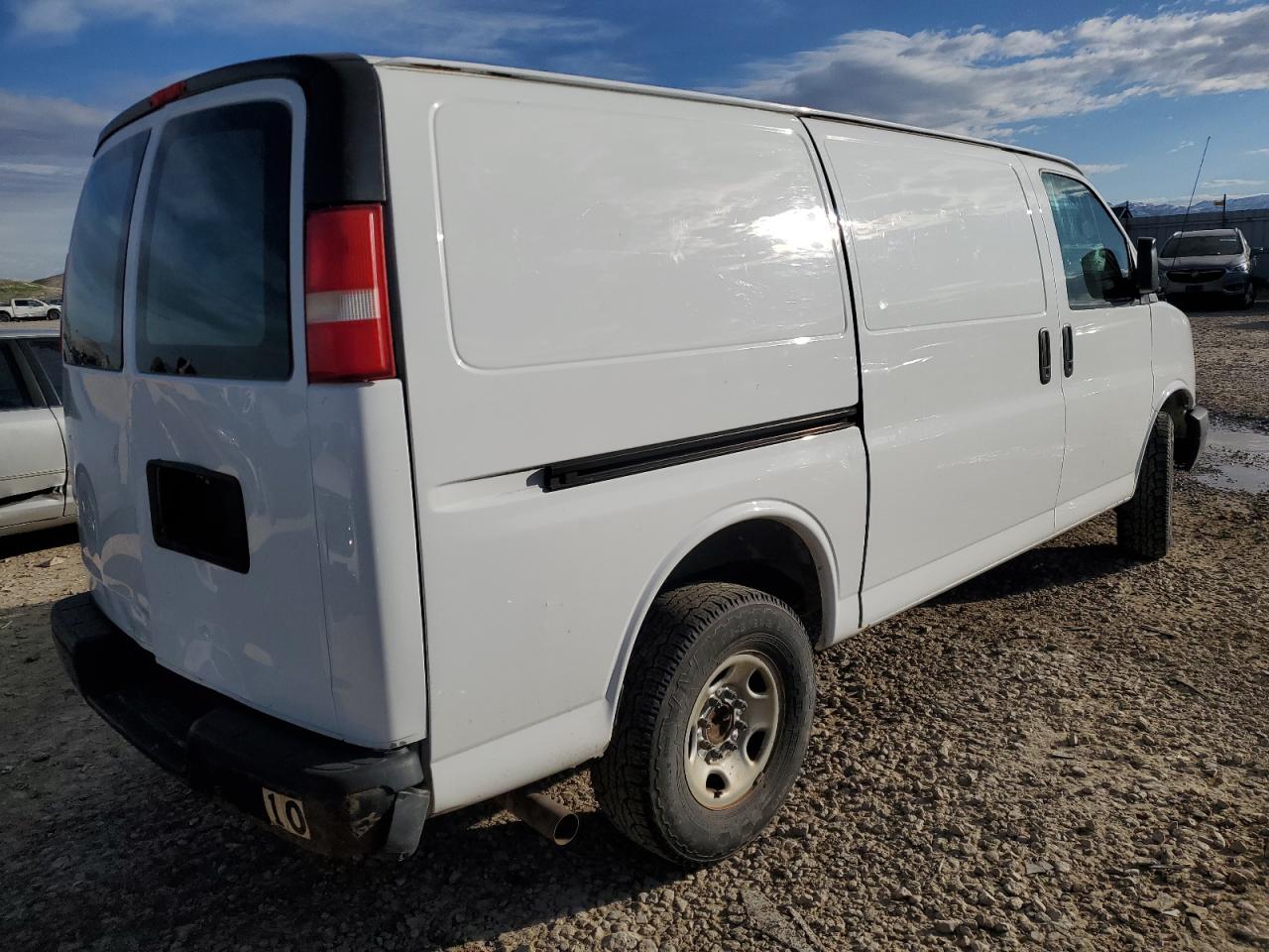 Photo 2 VIN: 1GCWGFBG3E1137244 - CHEVROLET EXPRESS 