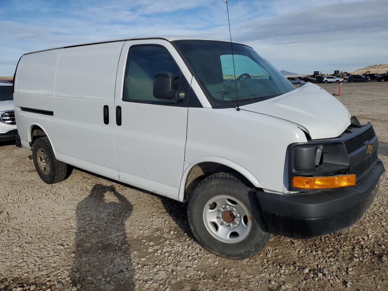 Photo 3 VIN: 1GCWGFBG3E1137244 - CHEVROLET EXPRESS 