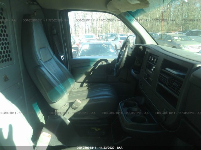 Photo 4 VIN: 1GCWGFBG5E1117528 - CHEVROLET EXPRESS CARGO VAN 