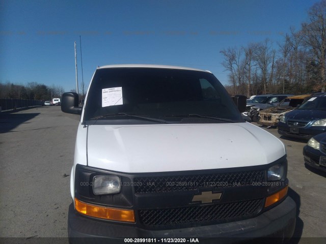 Photo 5 VIN: 1GCWGFBG5E1117528 - CHEVROLET EXPRESS CARGO VAN 