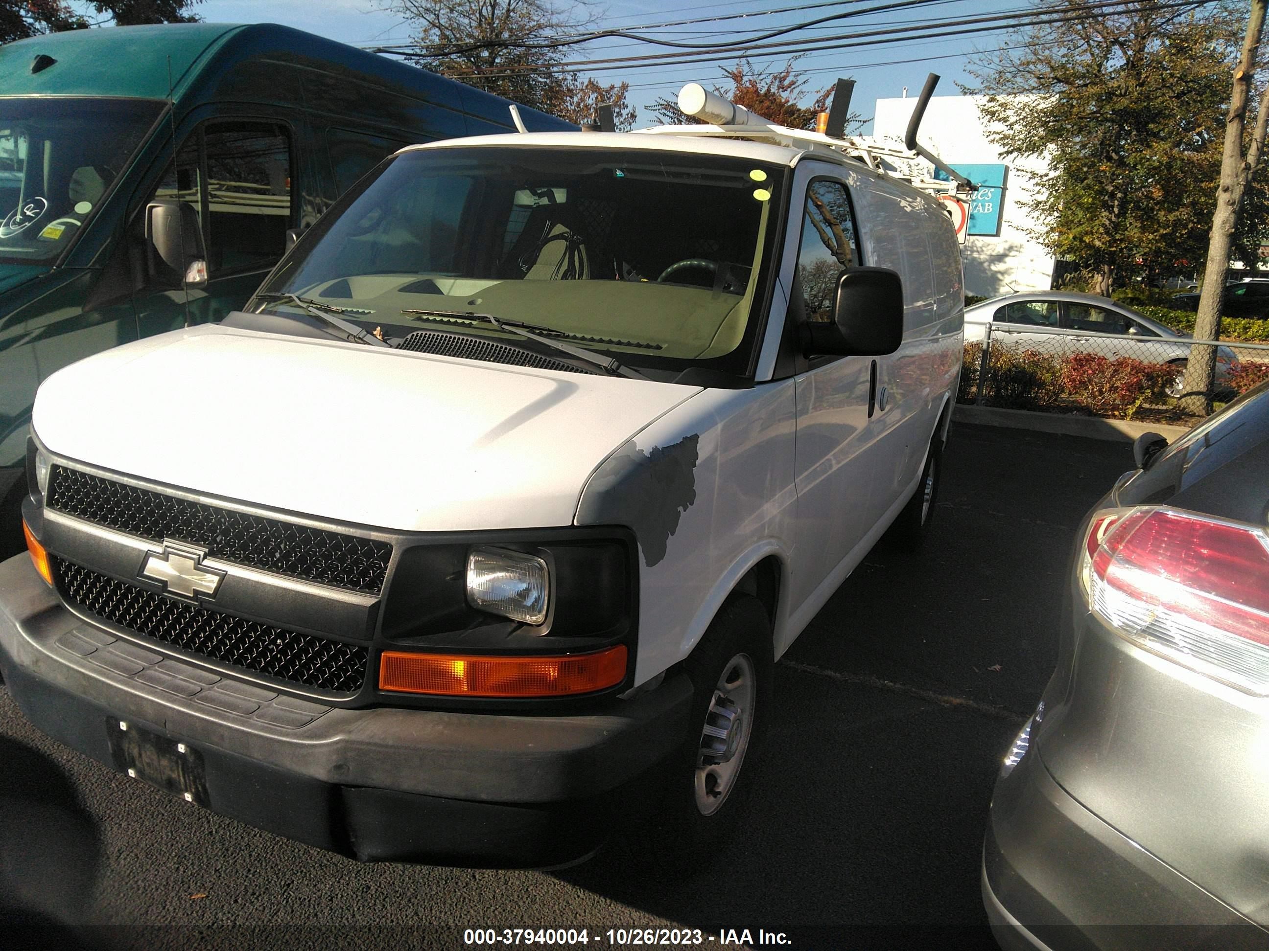 Photo 1 VIN: 1GCWGFCA0B1177982 - CHEVROLET EXPRESS 