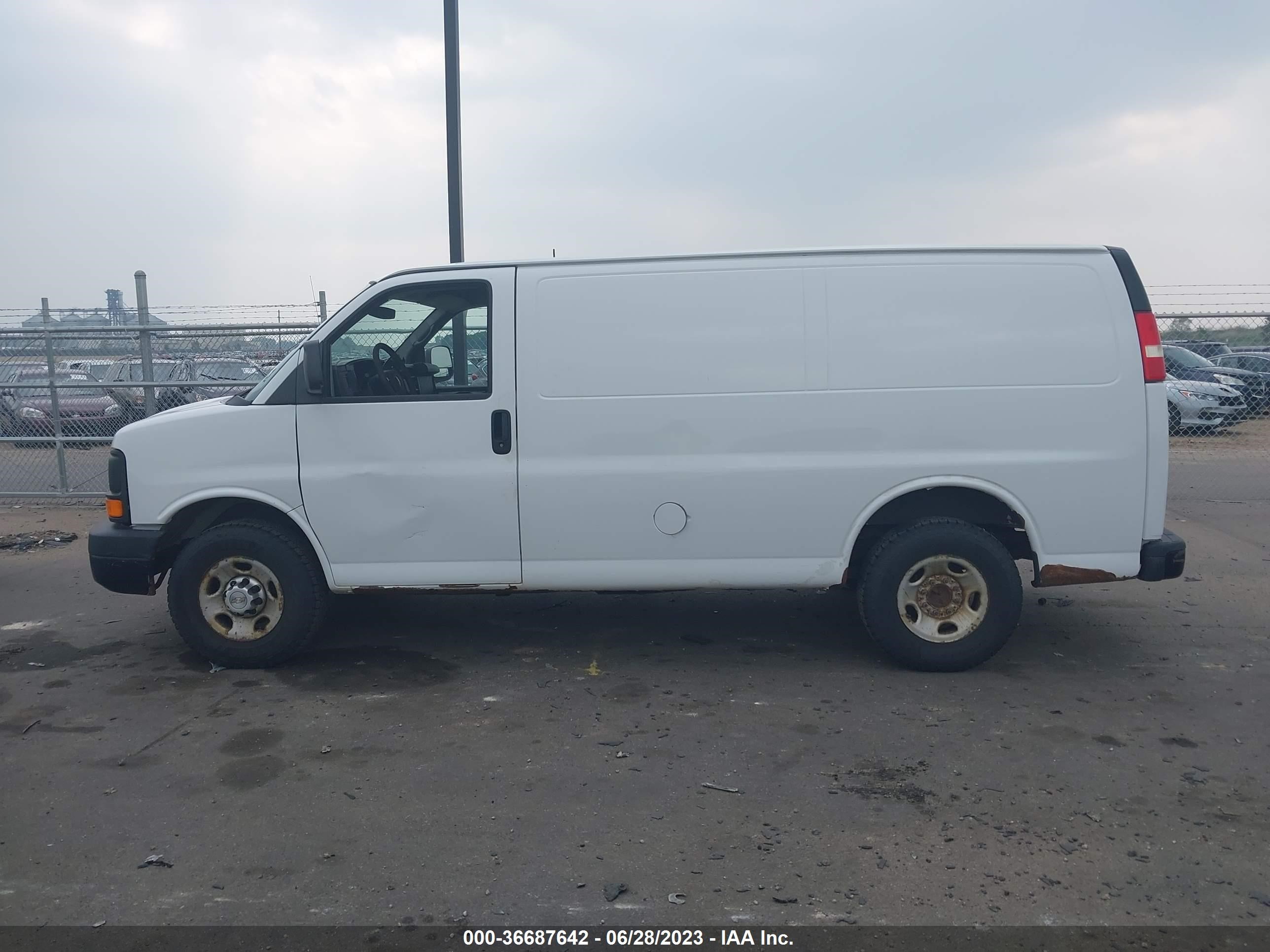 Photo 13 VIN: 1GCWGFCA0C1192788 - CHEVROLET EXPRESS 