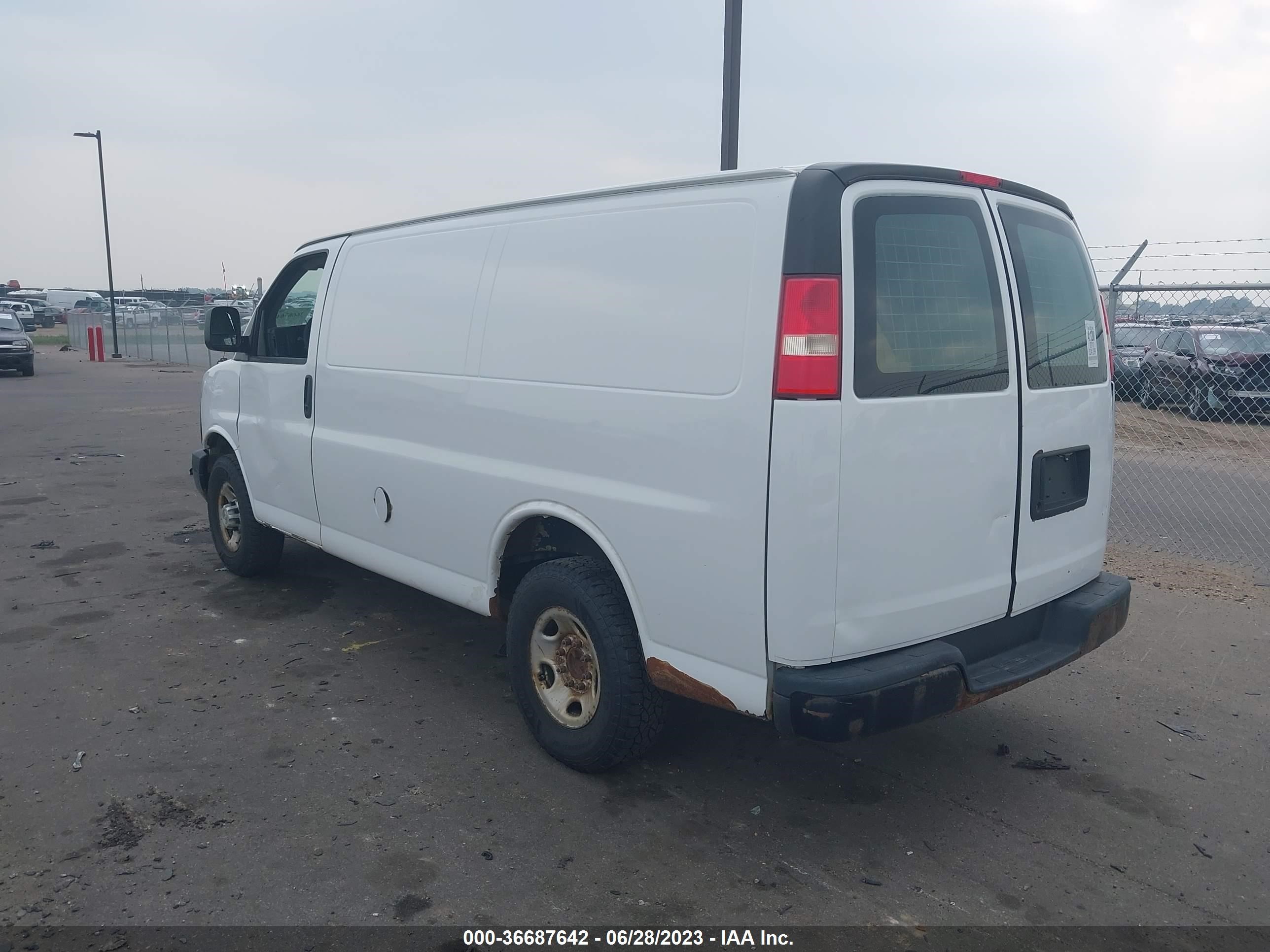 Photo 2 VIN: 1GCWGFCA0C1192788 - CHEVROLET EXPRESS 